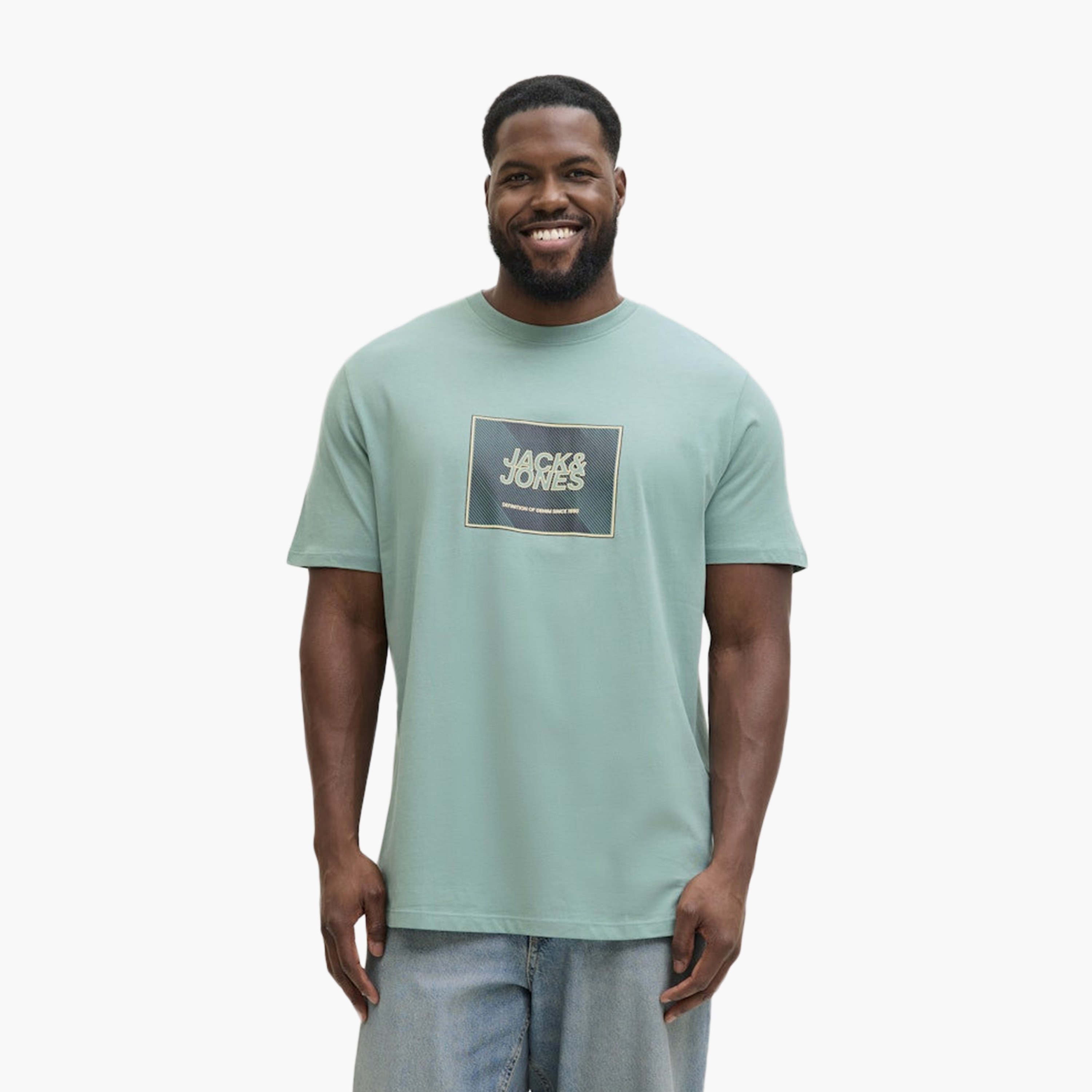 تي شيرت رجالي بلس بطبعة جرافيكية ورقبة دائرية وأكمام قصيرة من جاك آند جونز-men-clothing-tshirtsandpolos-tshirts-image-17