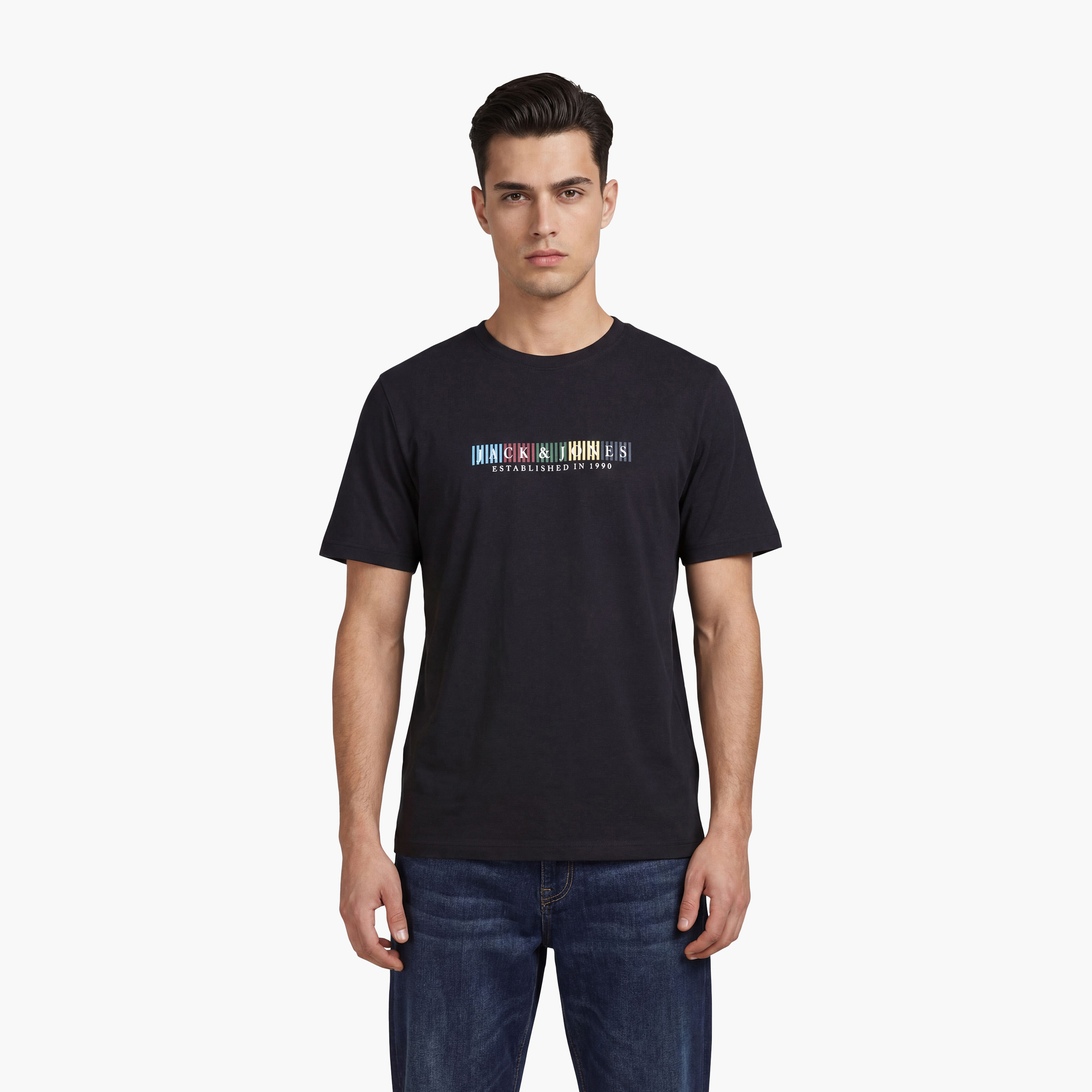 تيشيرت رجالي مطبوع بشعار الماركة بفتحة رقبة مستديرة وأكمام قصيرة من جاك آند جونز-men-clothing-tshirtsandpolos-tshirts-image-1