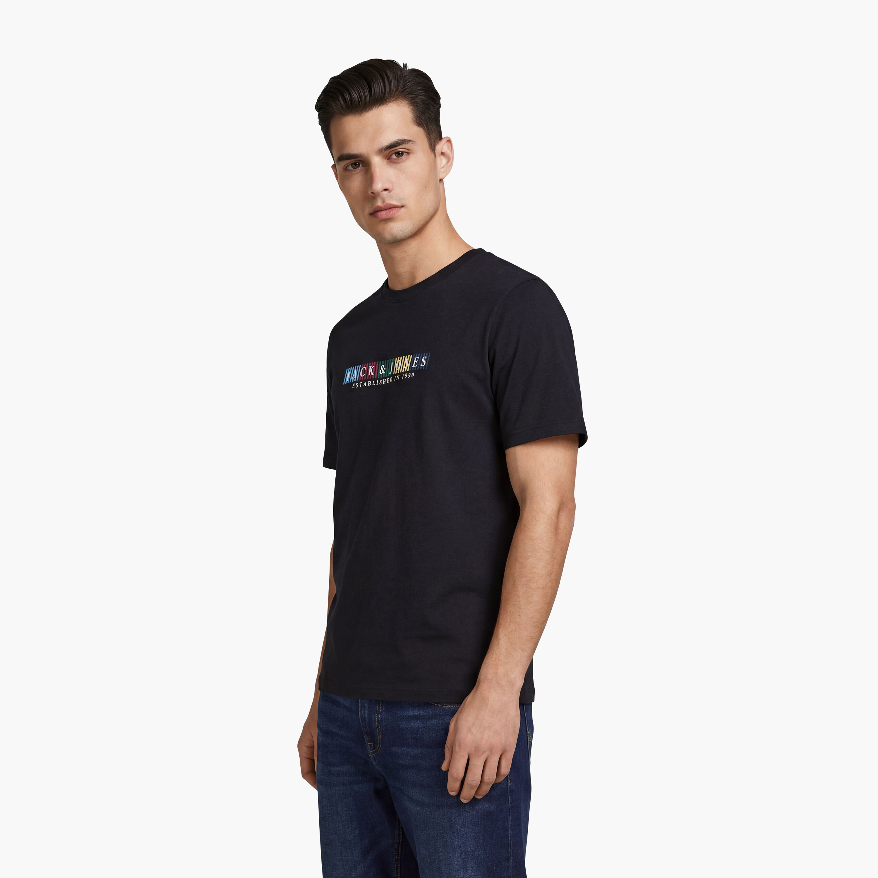 تيشيرت رجالي مطبوع بشعار الماركة بفتحة رقبة مستديرة وأكمام قصيرة من جاك آند جونز-men-clothing-tshirtsandpolos-tshirts-image-3
