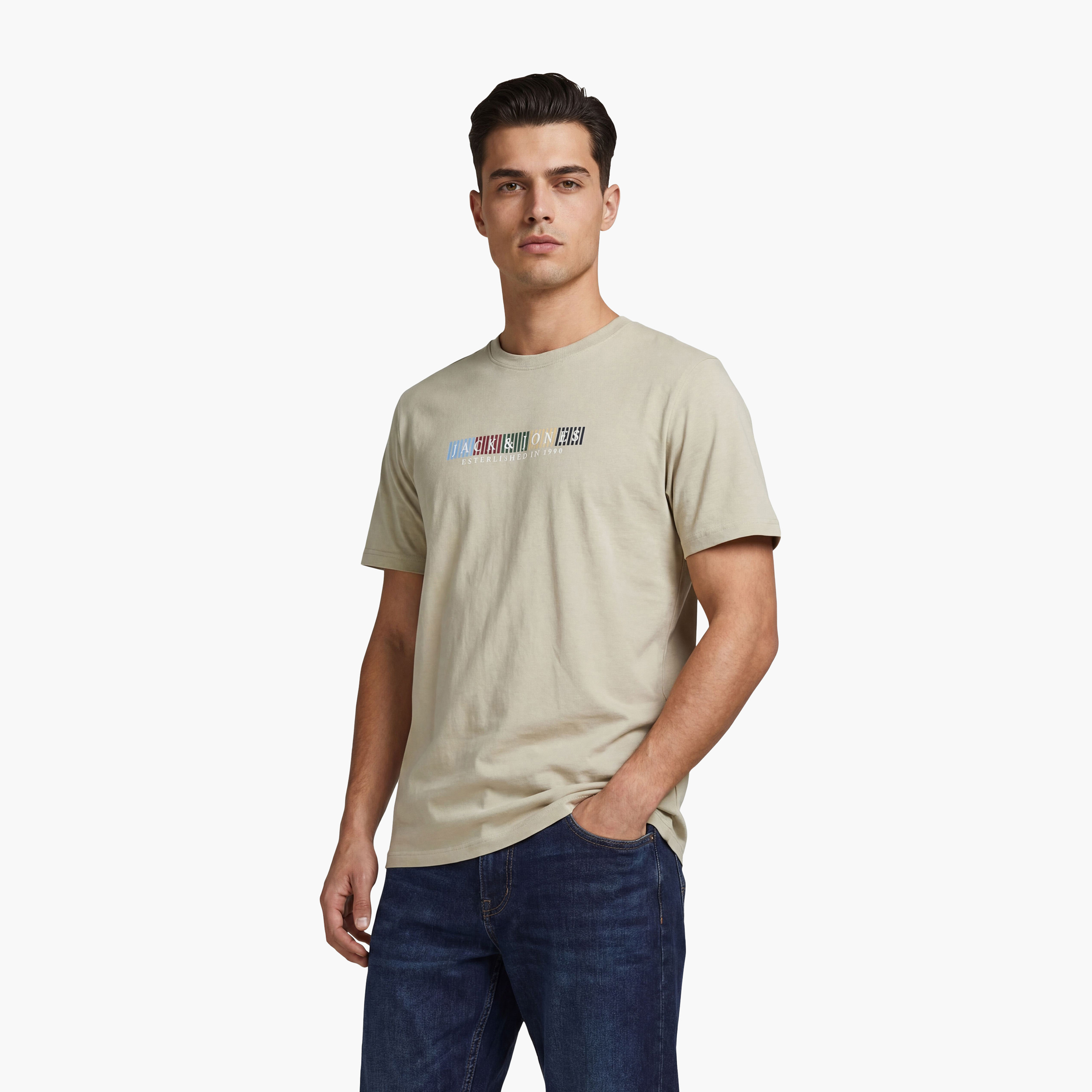 تيشيرت رجالي مطبوع بشعار الماركة بفتحة رقبة مستديرة وأكمام قصيرة من جاك آند جونز-men-clothing-tshirtsandpolos-tshirts-image-9
