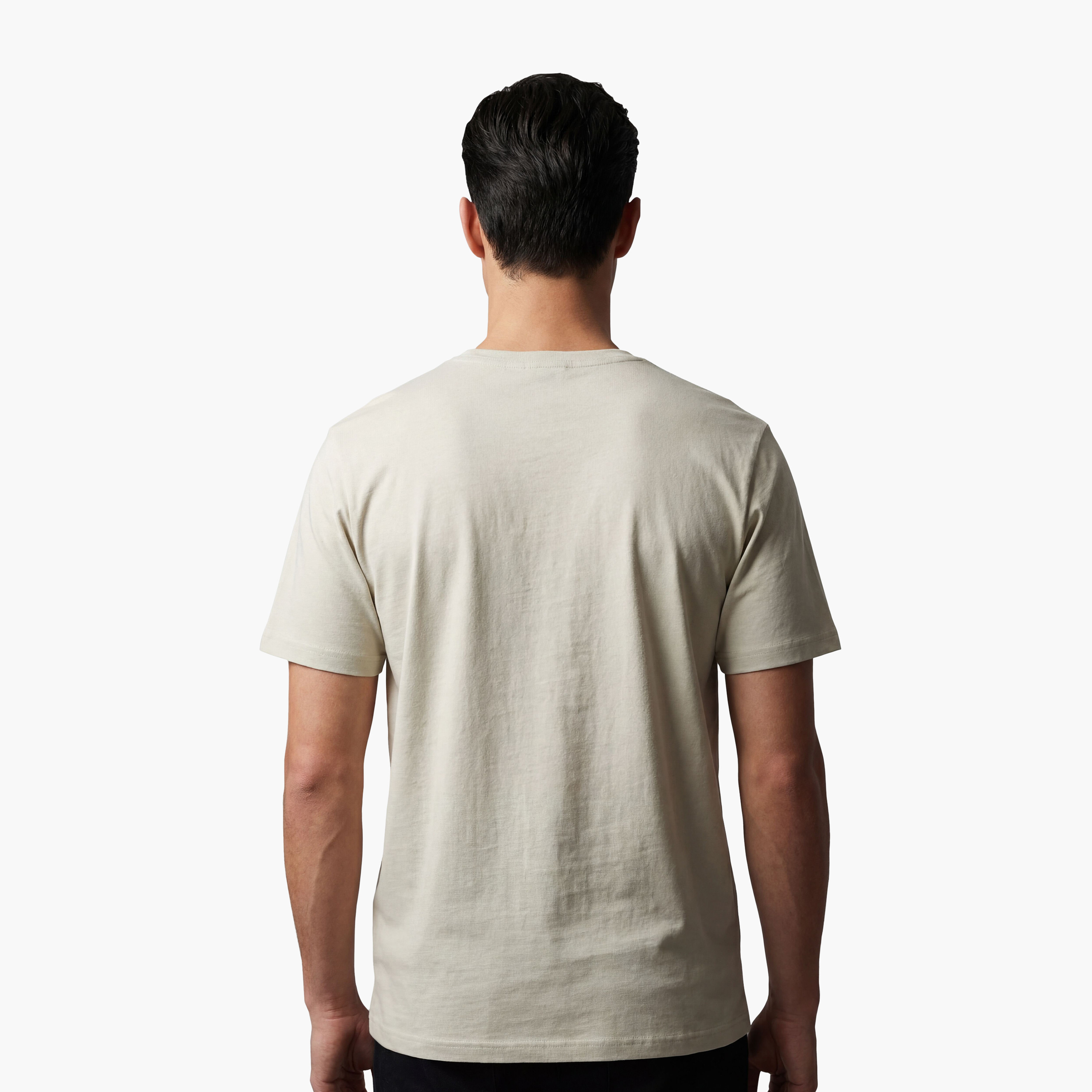 تيشيرت رجالي مطبوع بشعار الماركة بفتحة رقبة مستديرة وأكمام قصيرة من جاك آند جونز-men-clothing-tshirtsandpolos-tshirts-image-10