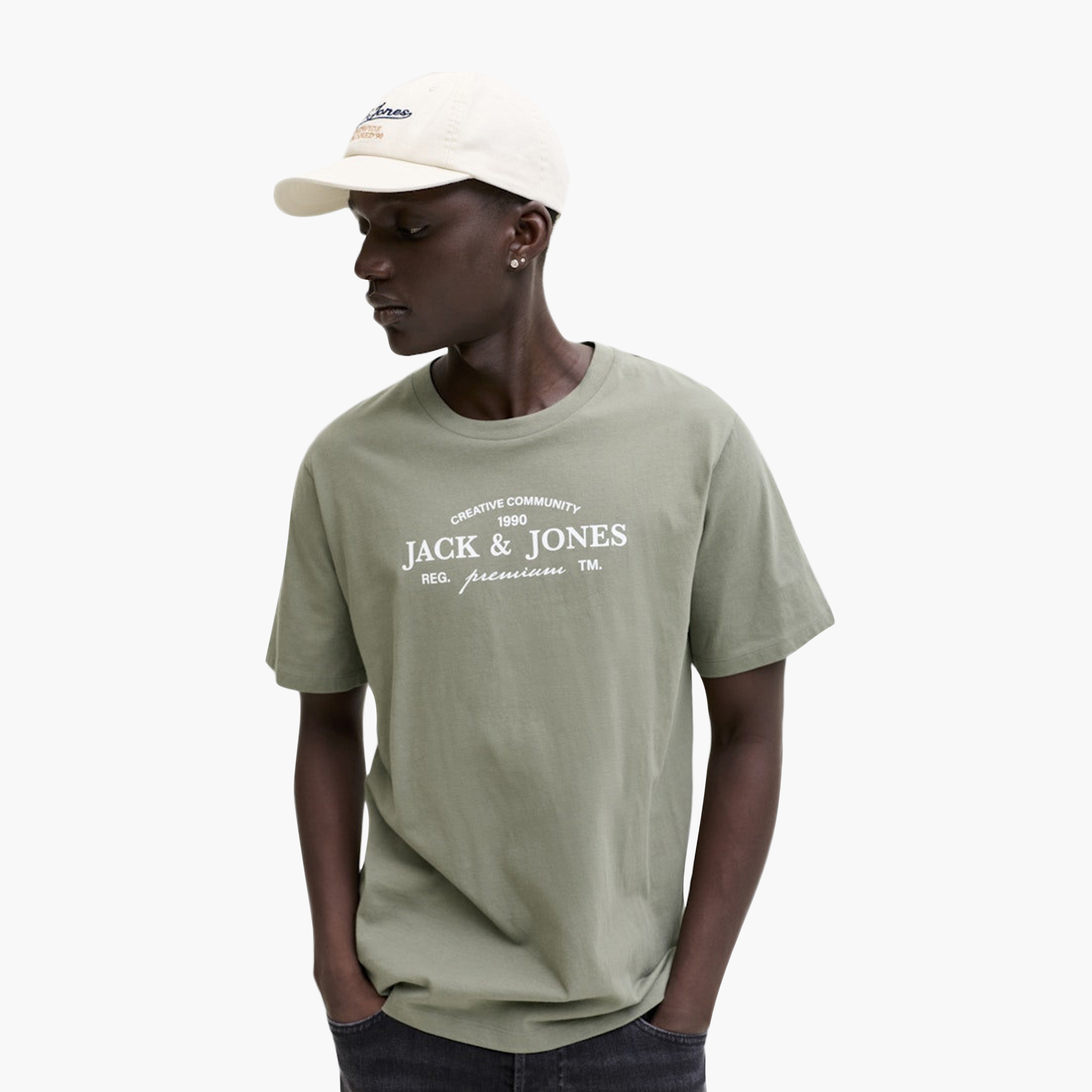 تي شيرت رجالي مطبوع بياقة دائرية وأكمام قصيرة من جاك اند جونز-men-clothing-tshirtsandpolos-tshirts-image-10