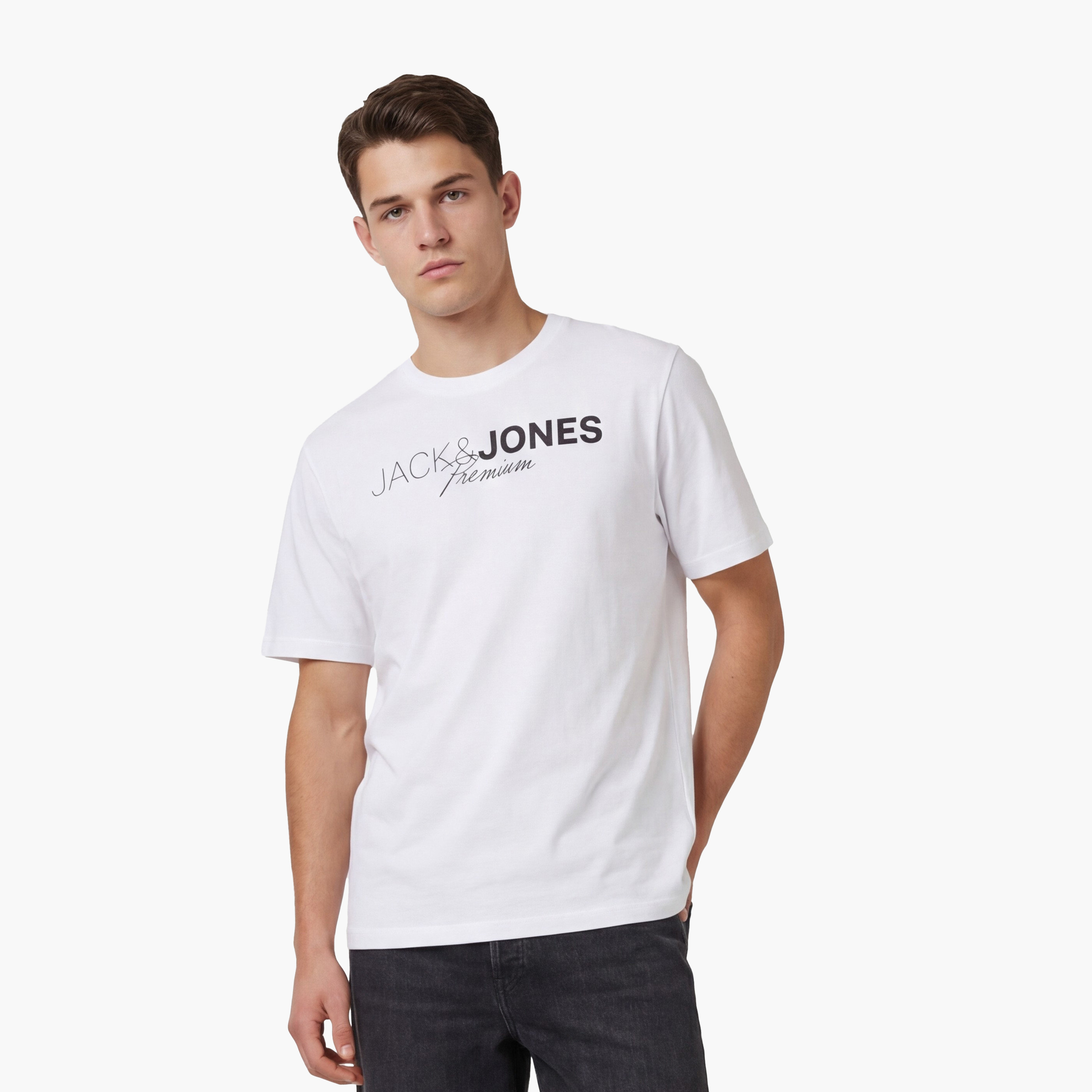 تي شيرت رجالي بأكمام قصيرة وياقة دائرية وطبعة شعار من جاك آند جونز-men-clothing-tshirtsandpolos-tshirts-image-1