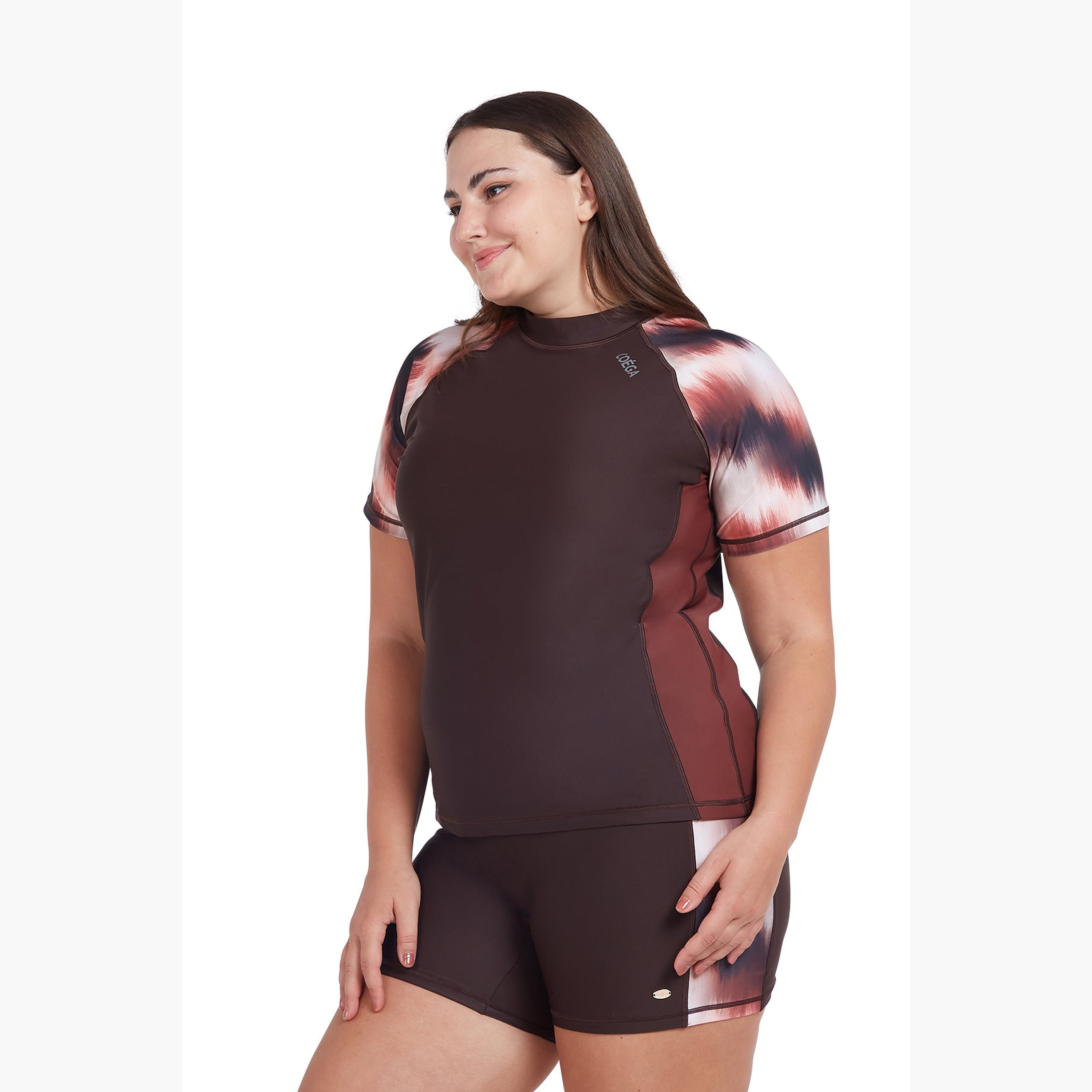 كويغا - قميص سباحة نسائي قصير الأكمام مقاوم للطفح الجلدي بلون الشوكولاتة-women-clothing-swimandbeach-swimsuits-image-4