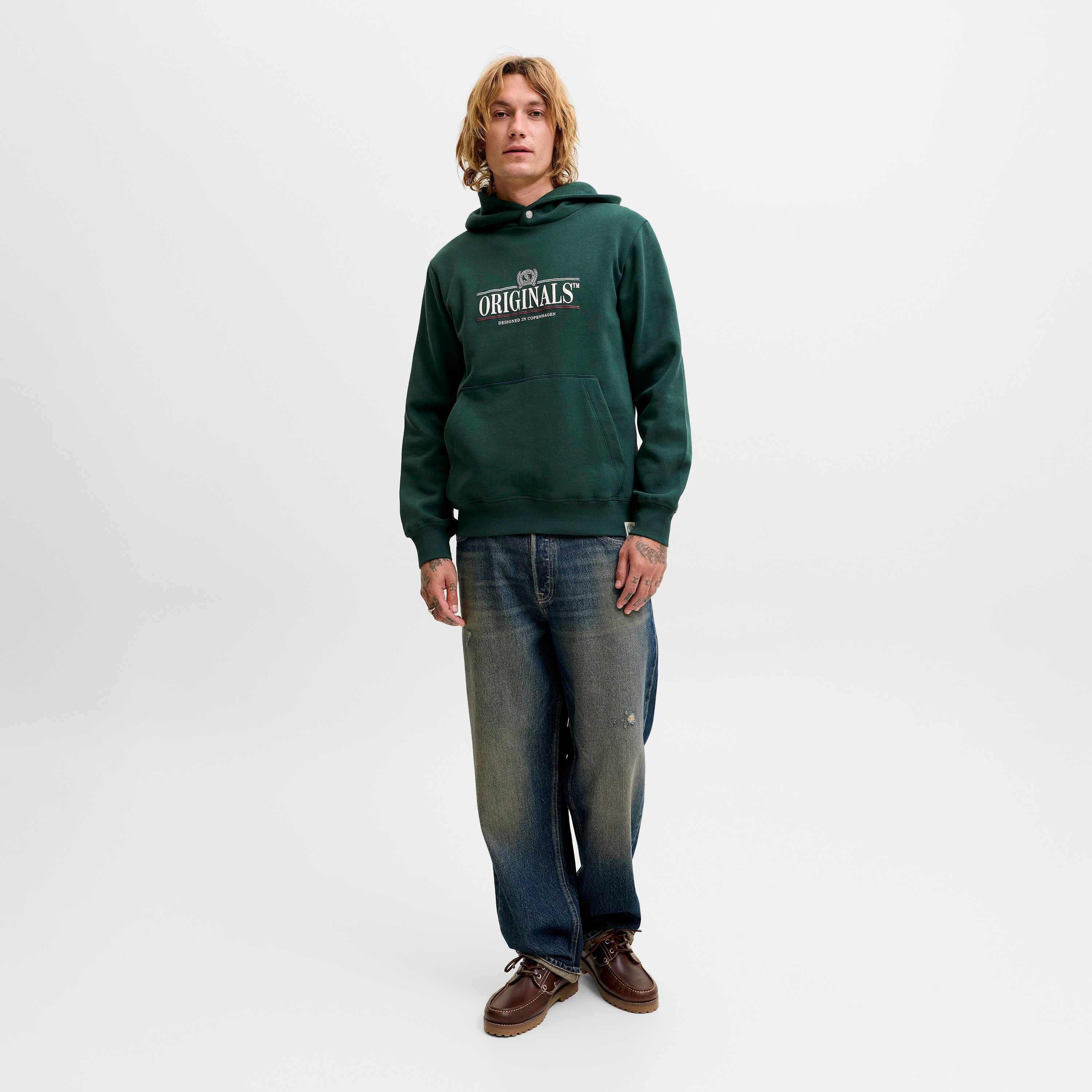 هودي مطبوع بأكمام طويلة رجالي من جاك آند جونز-men-winterwear-hoodiesandsweatshirts-image-2