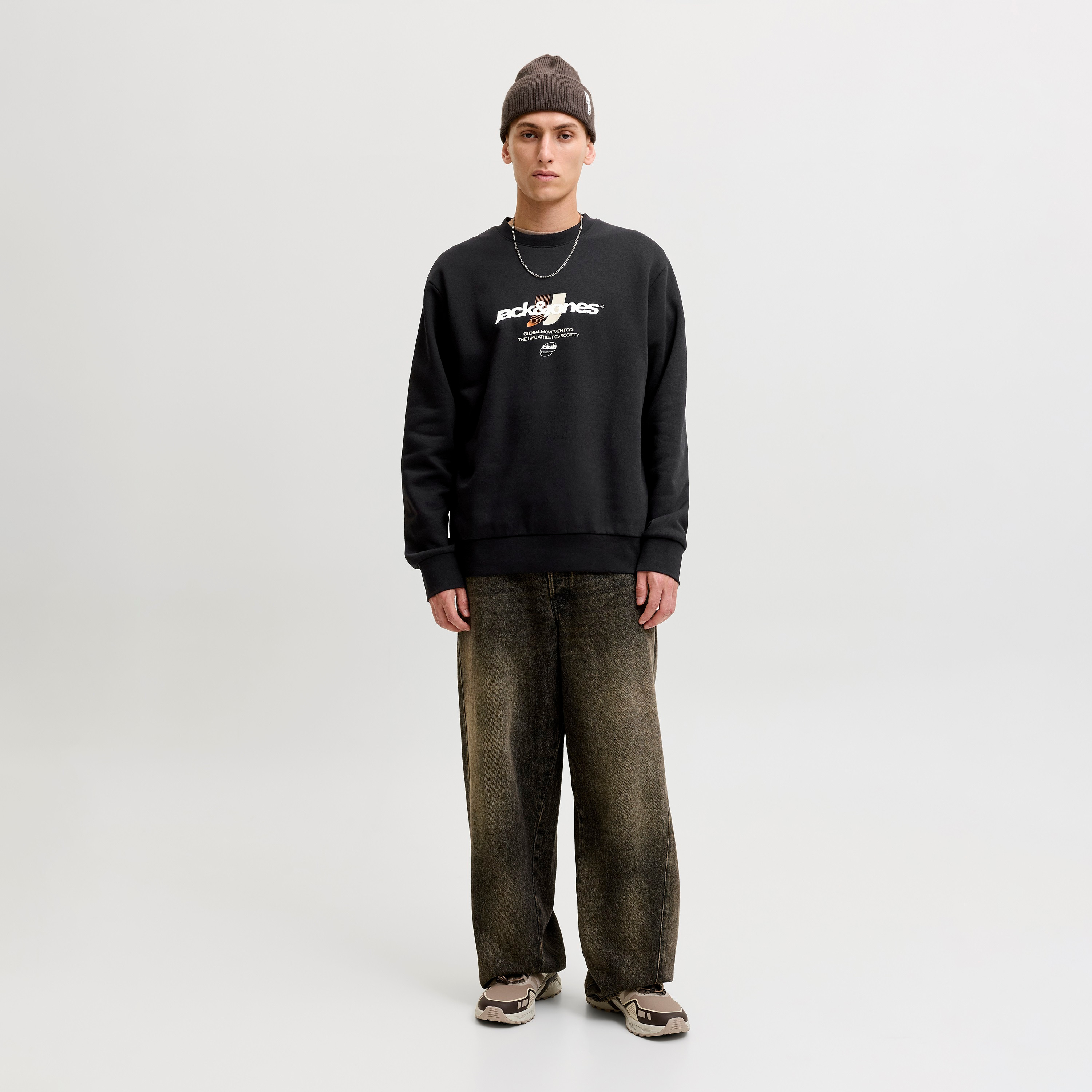 سويت شيرت مطبوع برقبة مستديرة وأكمام طويلة رجالي من جاك آند جونز-men-winterwear-hoodiesandsweatshirts-image-2