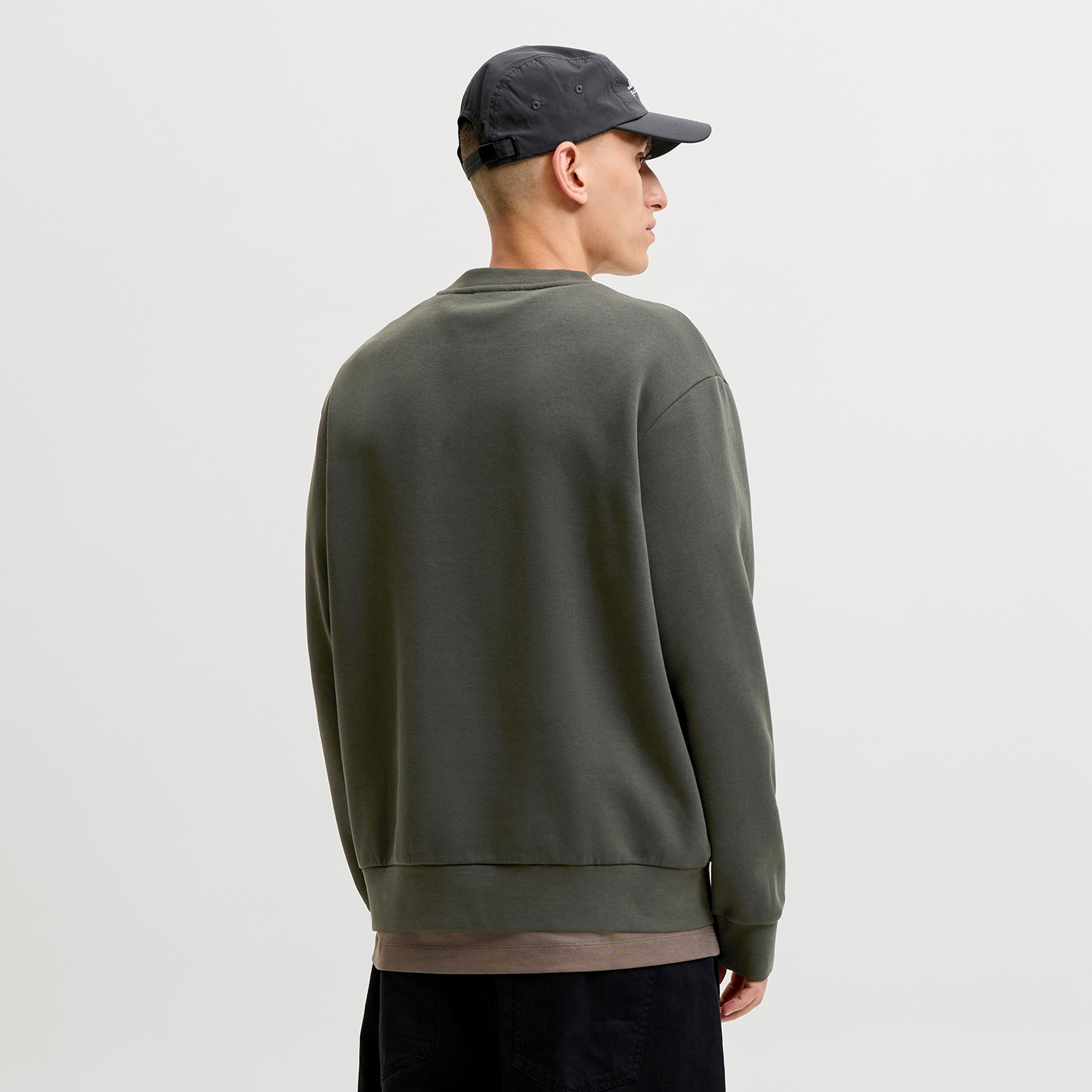 سويت شيرت مطبوع برقبة مستديرة وأكمام طويلة رجالي من جاك آند جونز-men-winterwear-hoodiesandsweatshirts-image-12