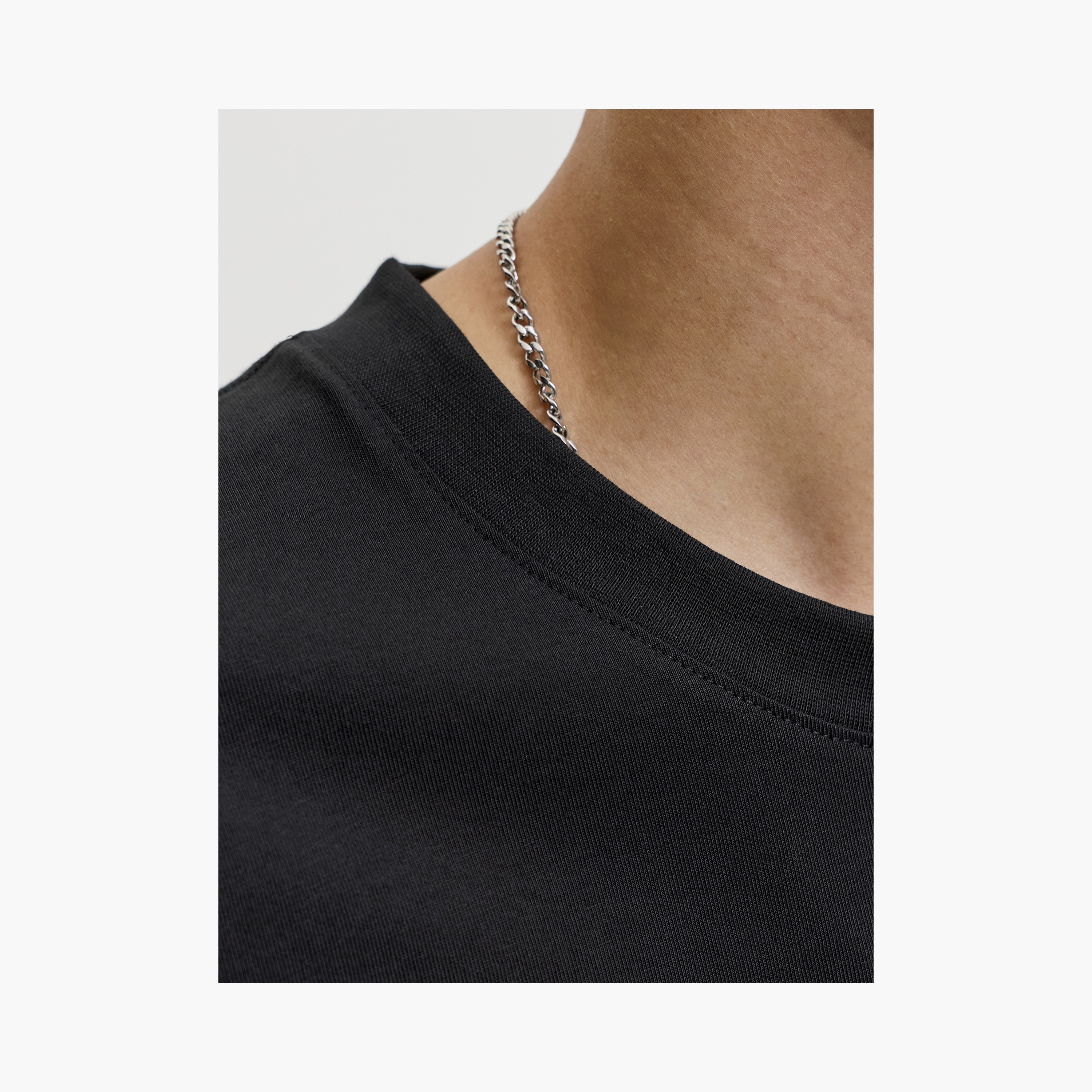 تيشيرت رجالي مطبوع برسومات بياقة دائرية وأكمام قصيرة من جاك ان جونز-women-clothing-tshirts-image-5