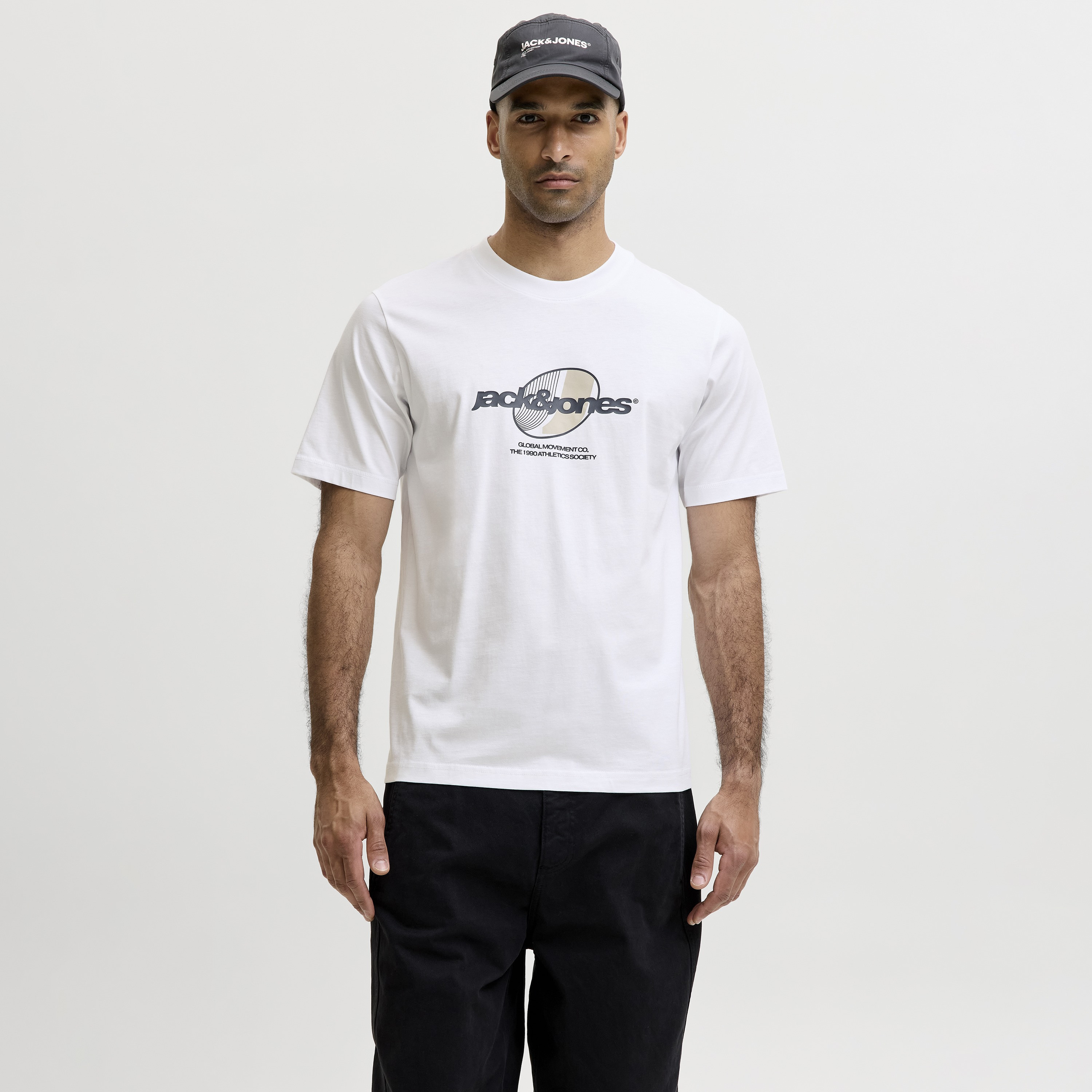 تيشيرت رجالي مطبوع برسومات بياقة دائرية وأكمام قصيرة من جاك ان جونز-women-clothing-tshirts-image-1