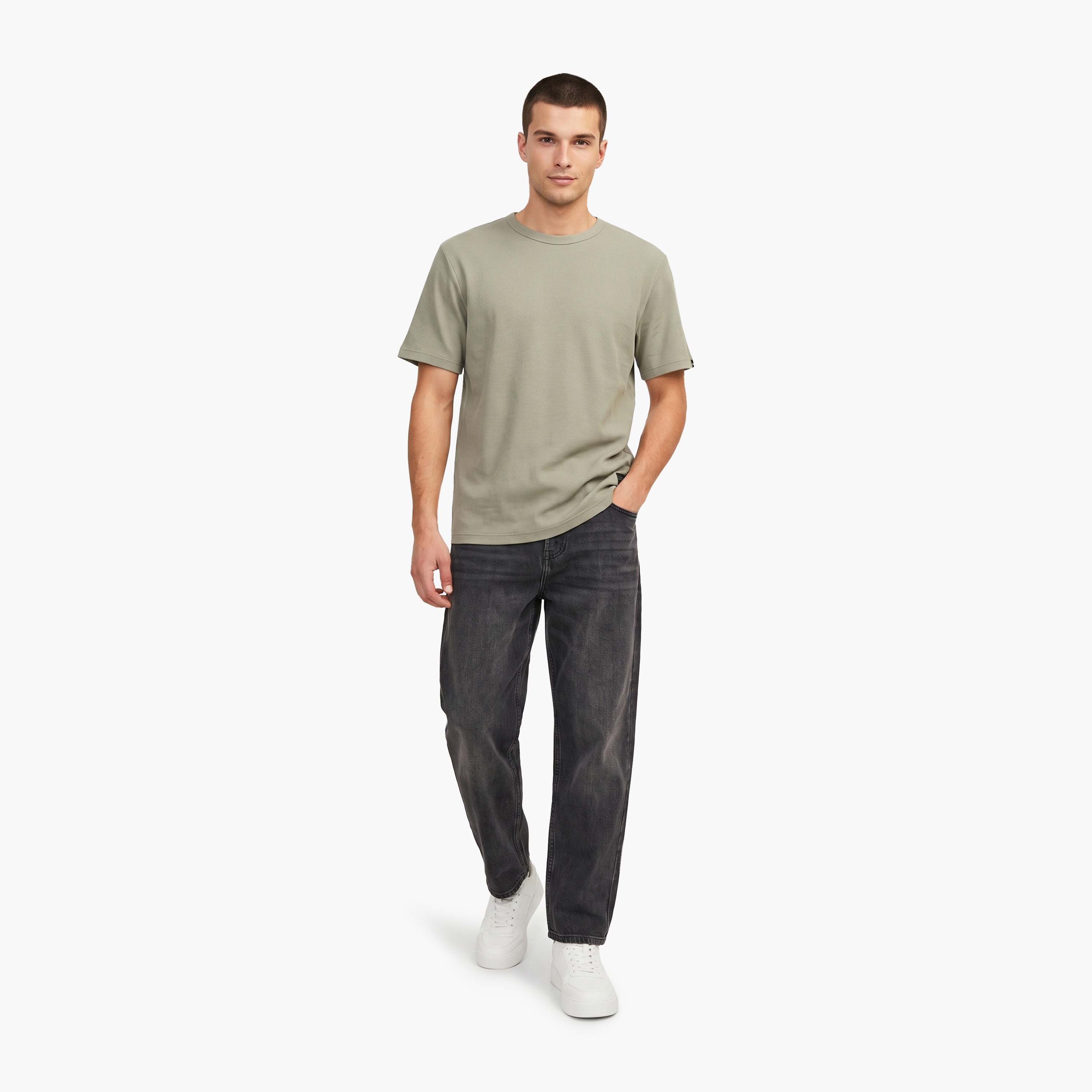 تيشيرت رجالي سادة بأكمام قصيرة ورقبة مستديرة من جاك آند جونز-men-clothing-tshirtsandpolos-tshirts-image-26