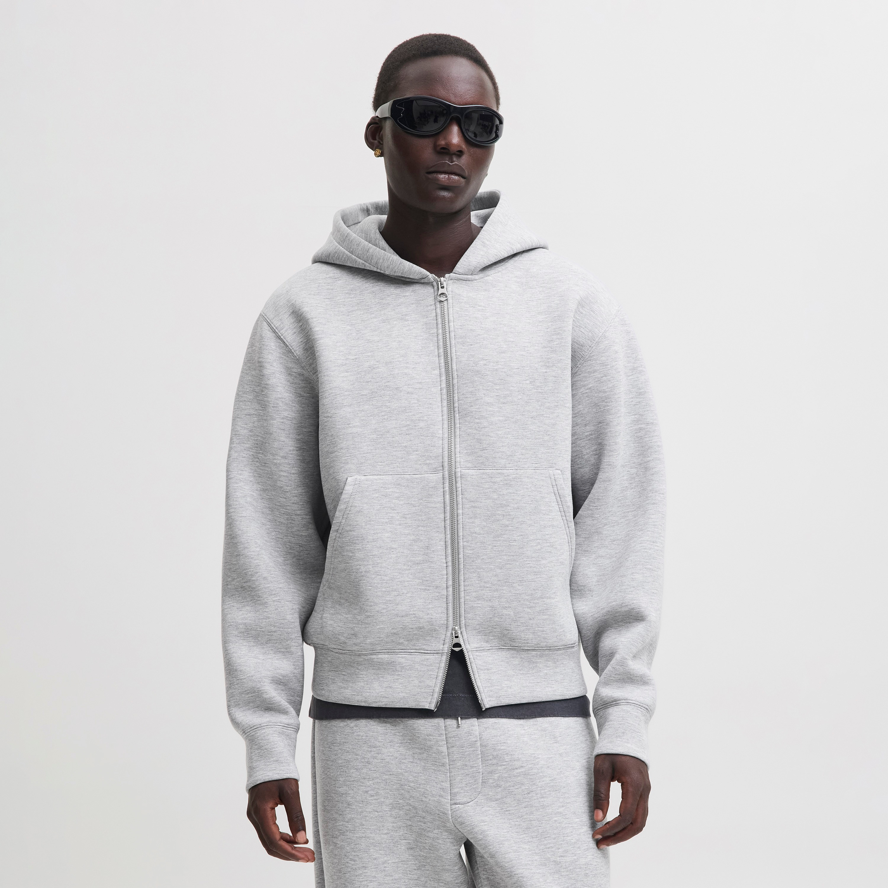 هودي رجالي سادة بأكمام طويلة وسحاب كامل من جاك آند جونز-men-winterwear-hoodiesandsweatshirts-image-1
