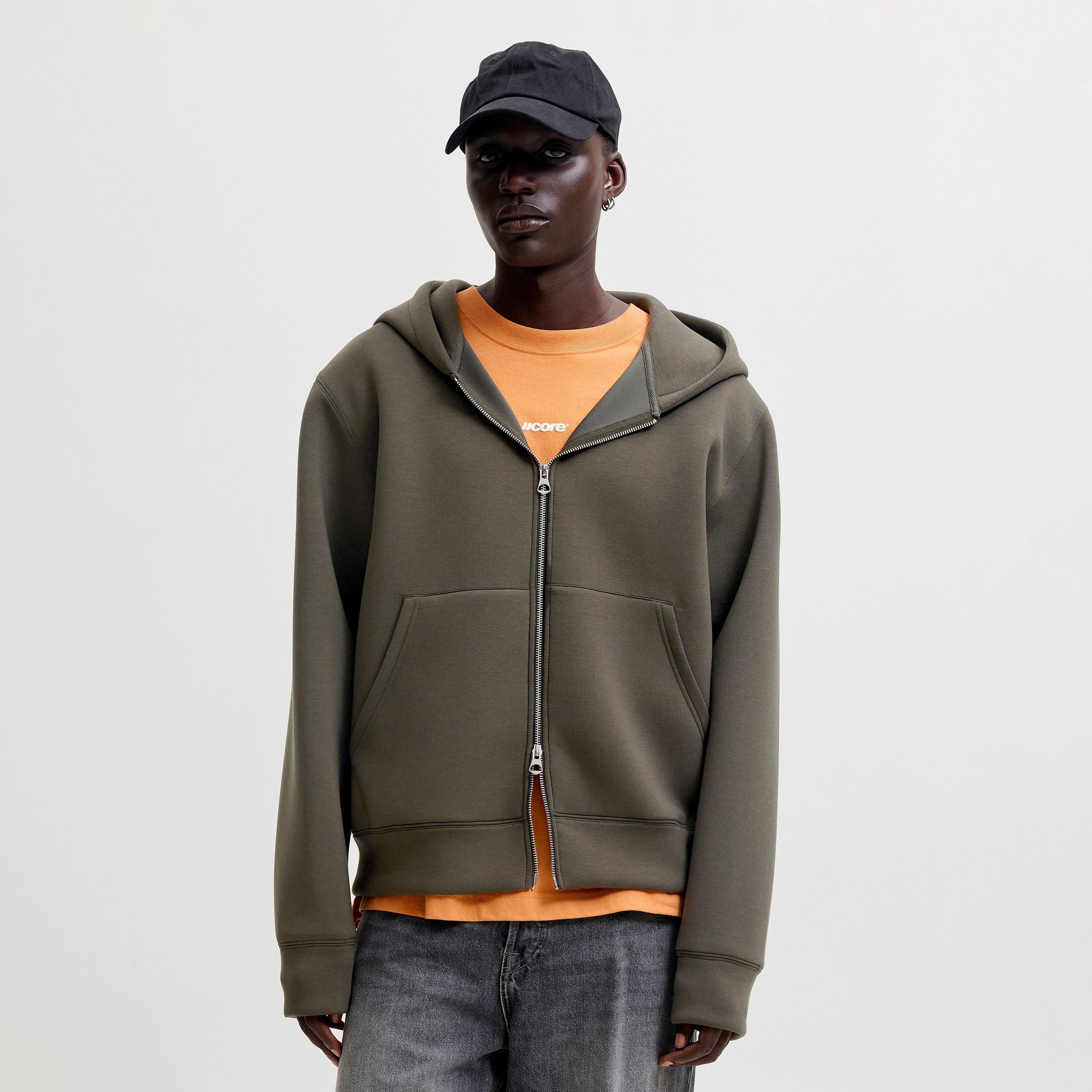 هودي رجالي سادة بأكمام طويلة وسحاب كامل من جاك آند جونز-men-winterwear-hoodiesandsweatshirts-image-1