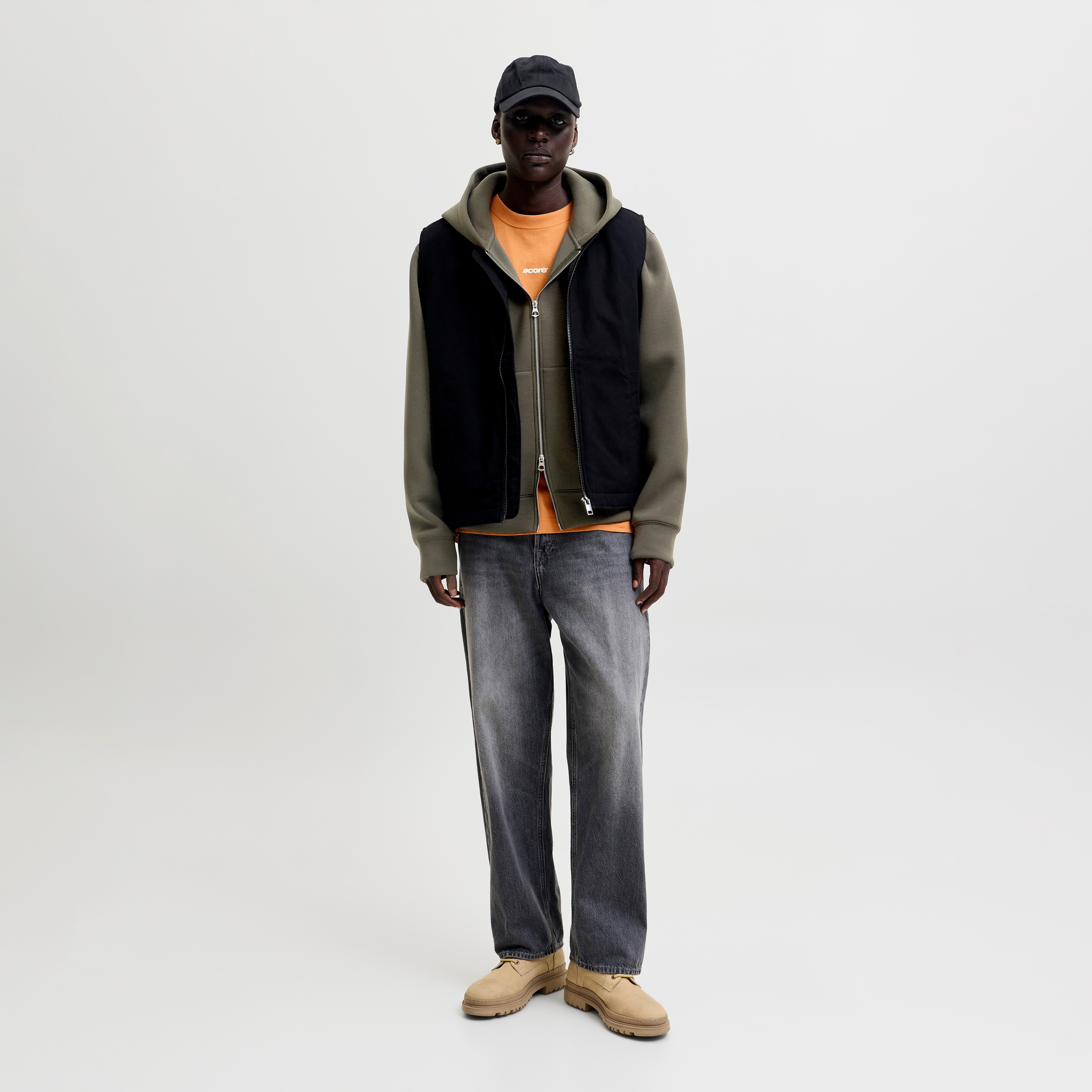 هودي رجالي سادة بأكمام طويلة وسحاب كامل من جاك آند جونز-men-winterwear-hoodiesandsweatshirts-image-2