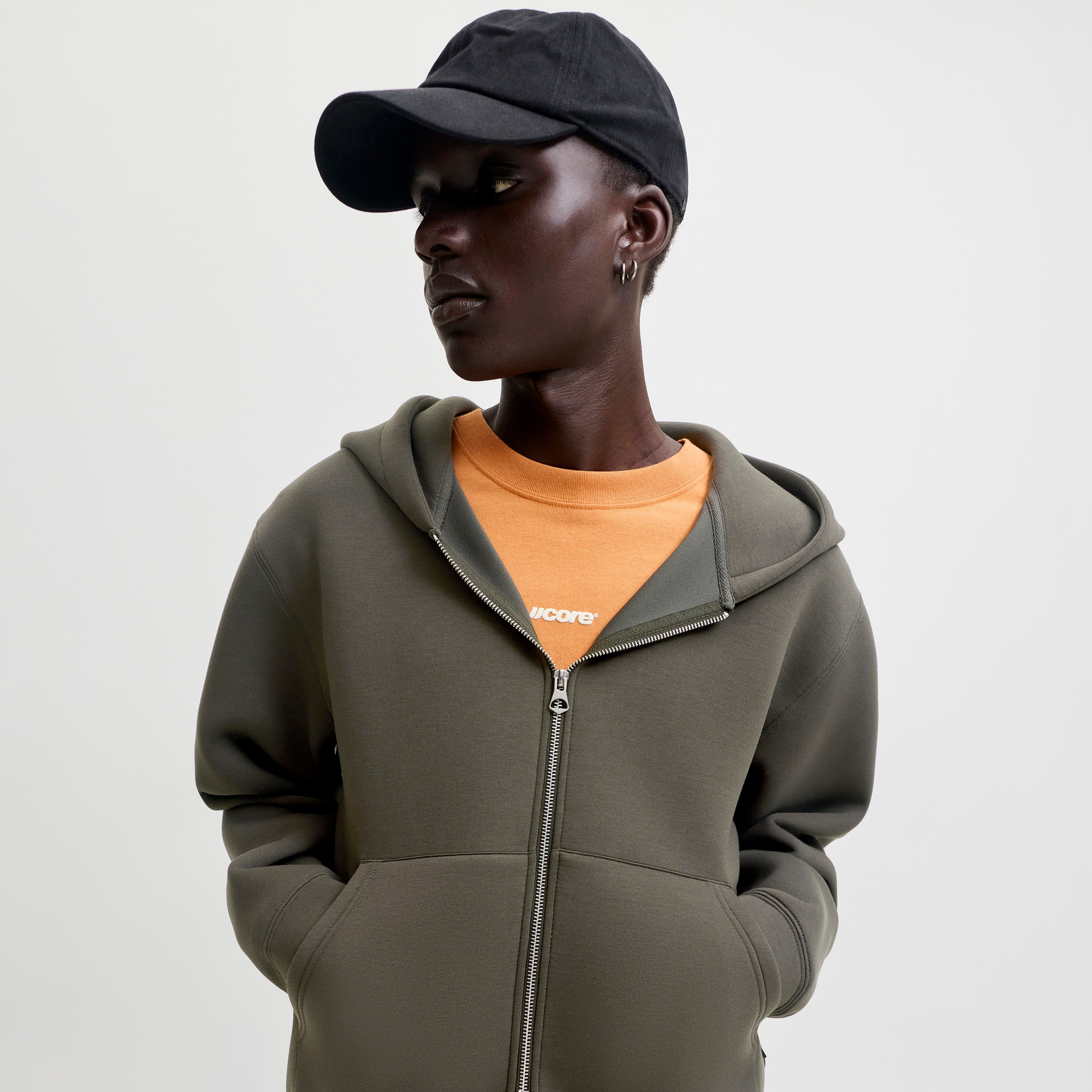 هودي رجالي سادة بأكمام طويلة وسحاب كامل من جاك آند جونز-men-winterwear-hoodiesandsweatshirts-image-3