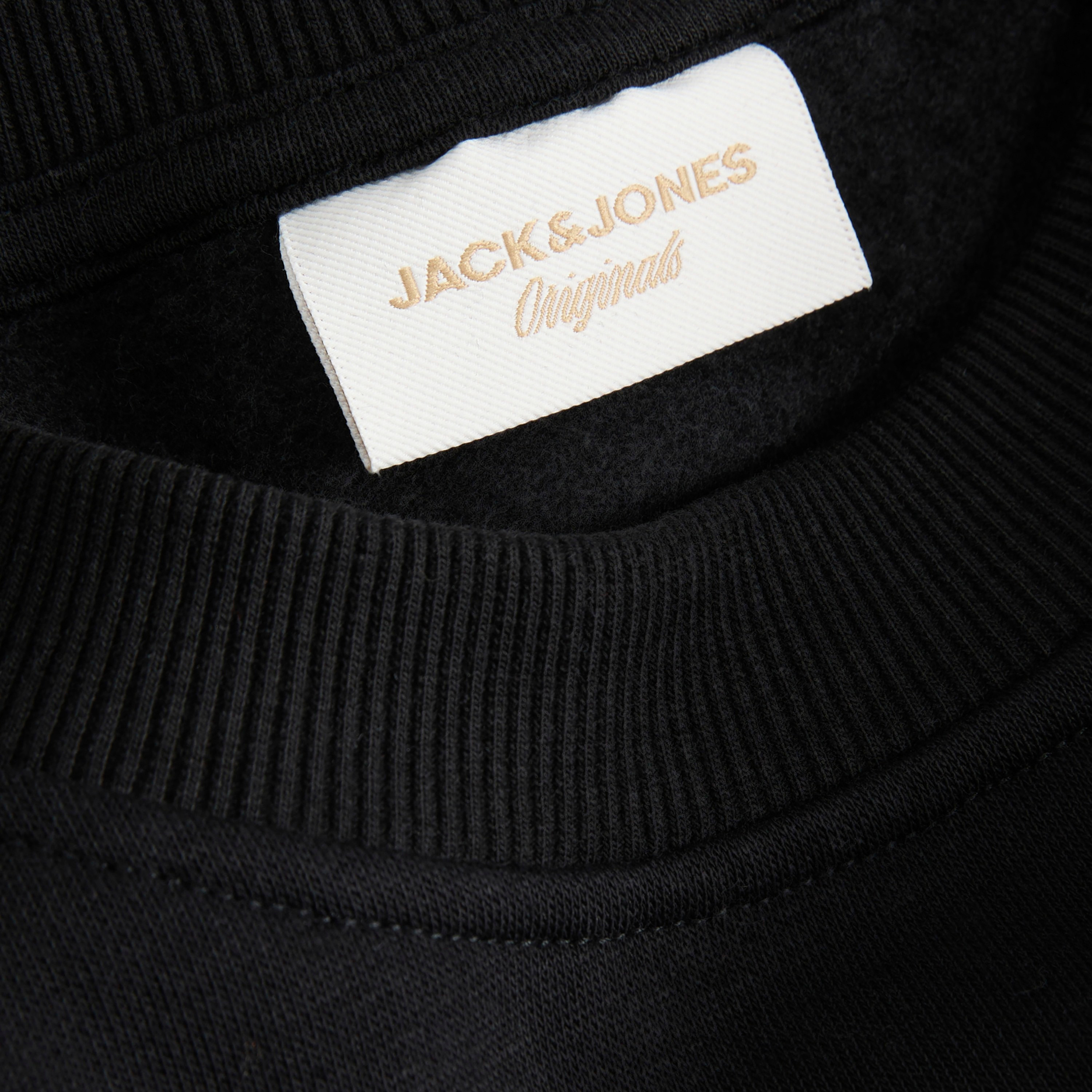 سويت شيرت رجالي برقبة مستديرة وأكمام طويلة مطبوع بشعار من جاك آند جونز-men-winterwear-hoodiesandsweatshirts-image-9