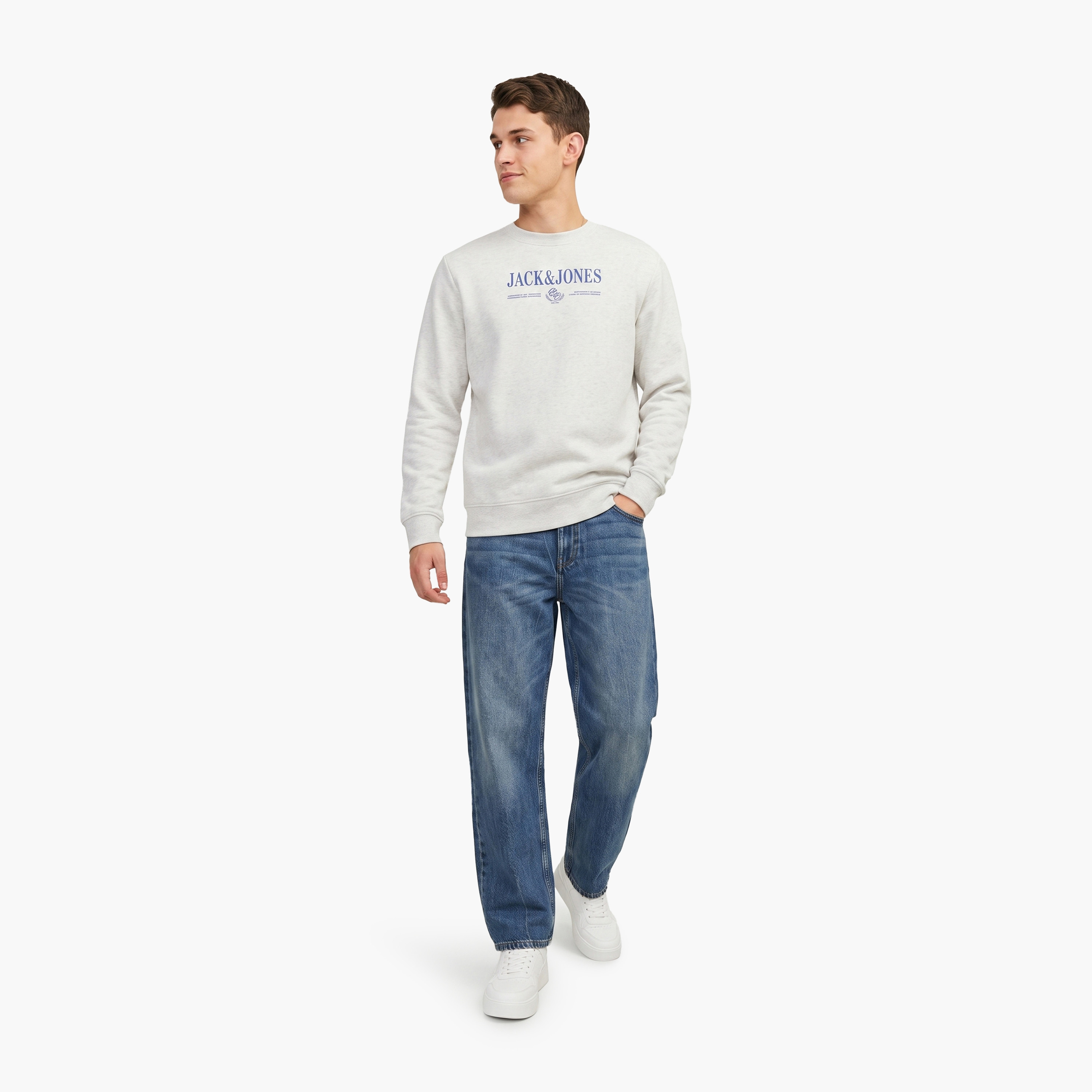 سويت شيرت رجالي برقبة مستديرة وأكمام طويلة مطبوع بشعار من جاك آند جونز-men-winterwear-hoodiesandsweatshirts-image-2