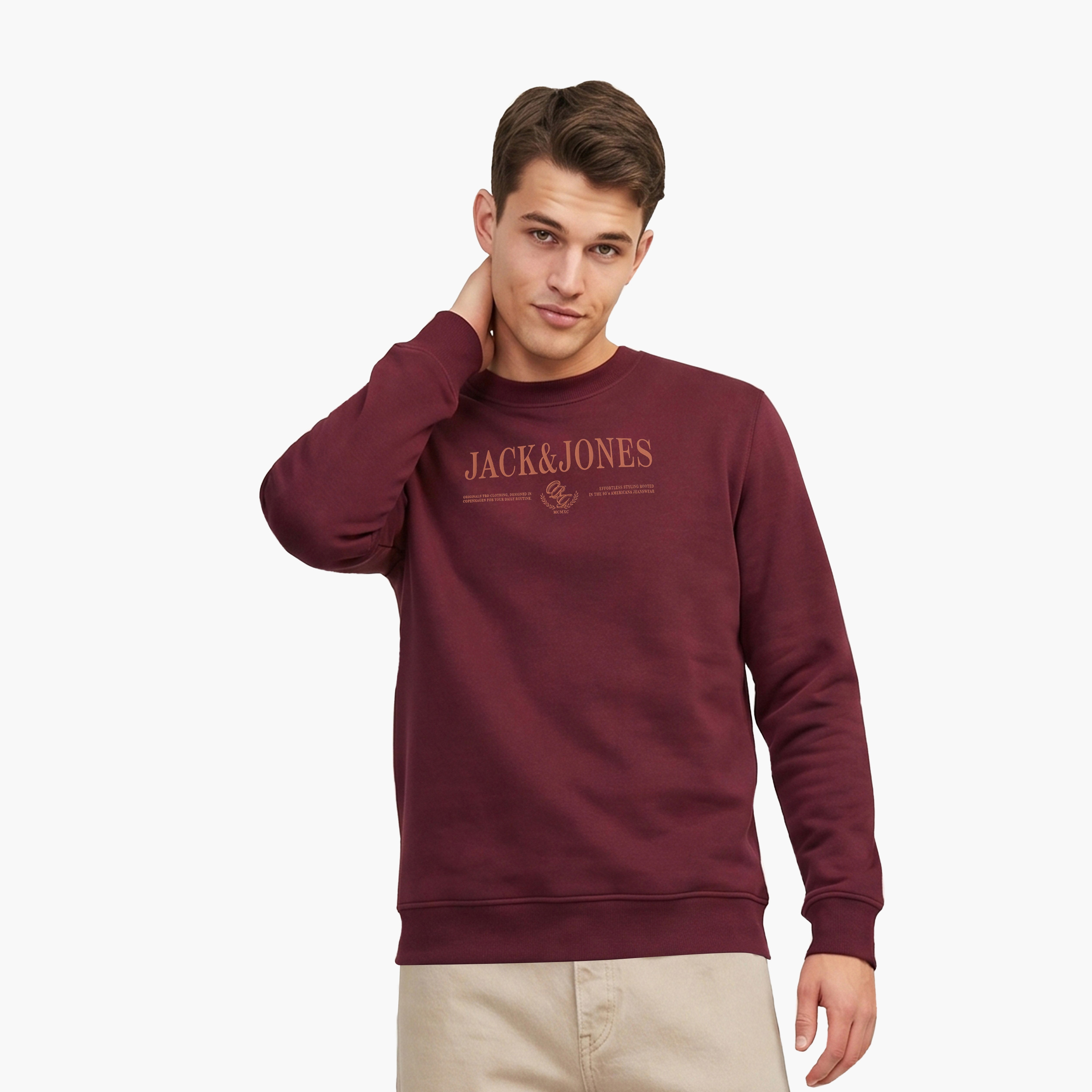 سويت شيرت رجالي برقبة مستديرة وأكمام طويلة مطبوع بشعار من جاك آند جونز-men-winterwear-hoodiesandsweatshirts-image-1