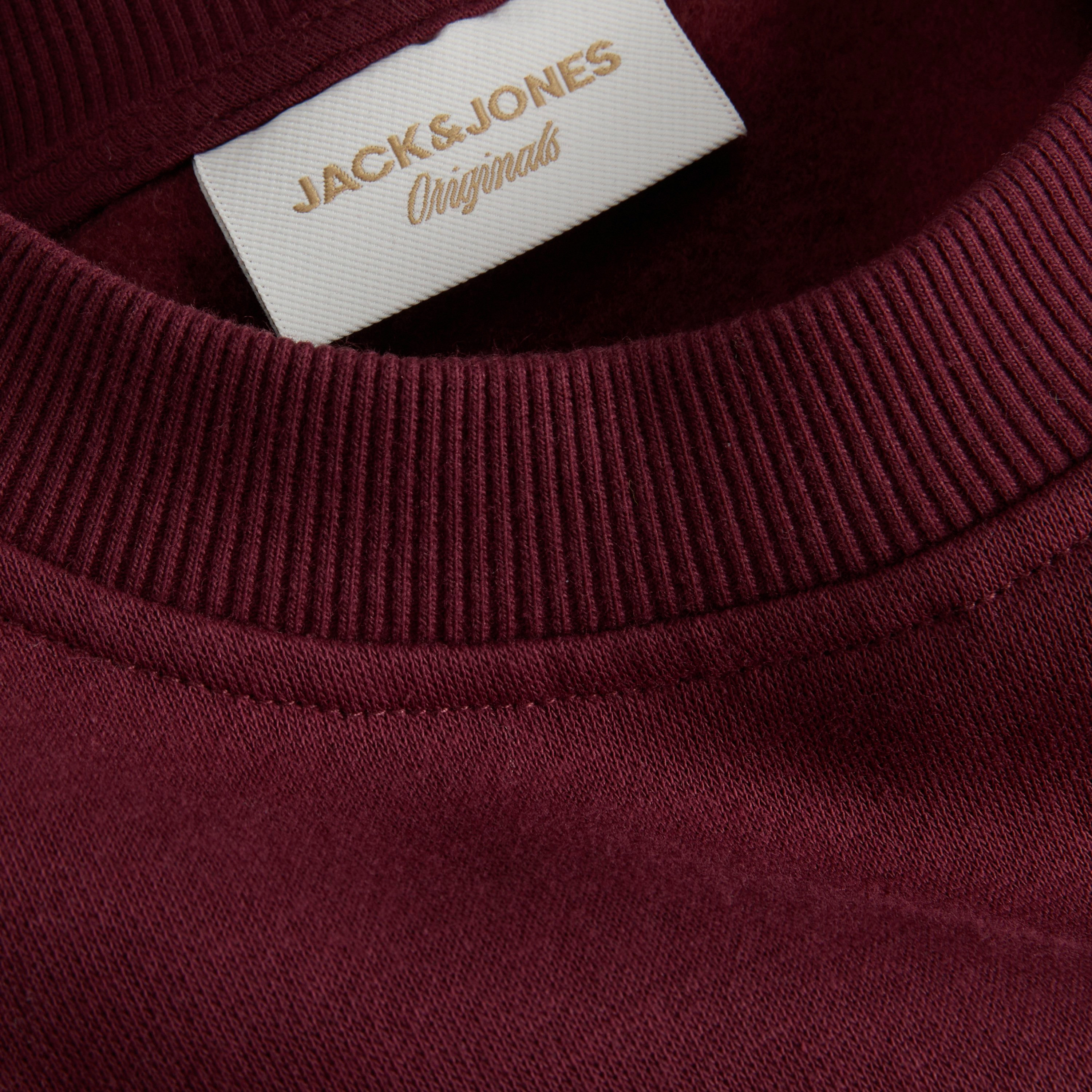 سويت شيرت رجالي برقبة مستديرة وأكمام طويلة مطبوع بشعار من جاك آند جونز-men-winterwear-hoodiesandsweatshirts-image-9
