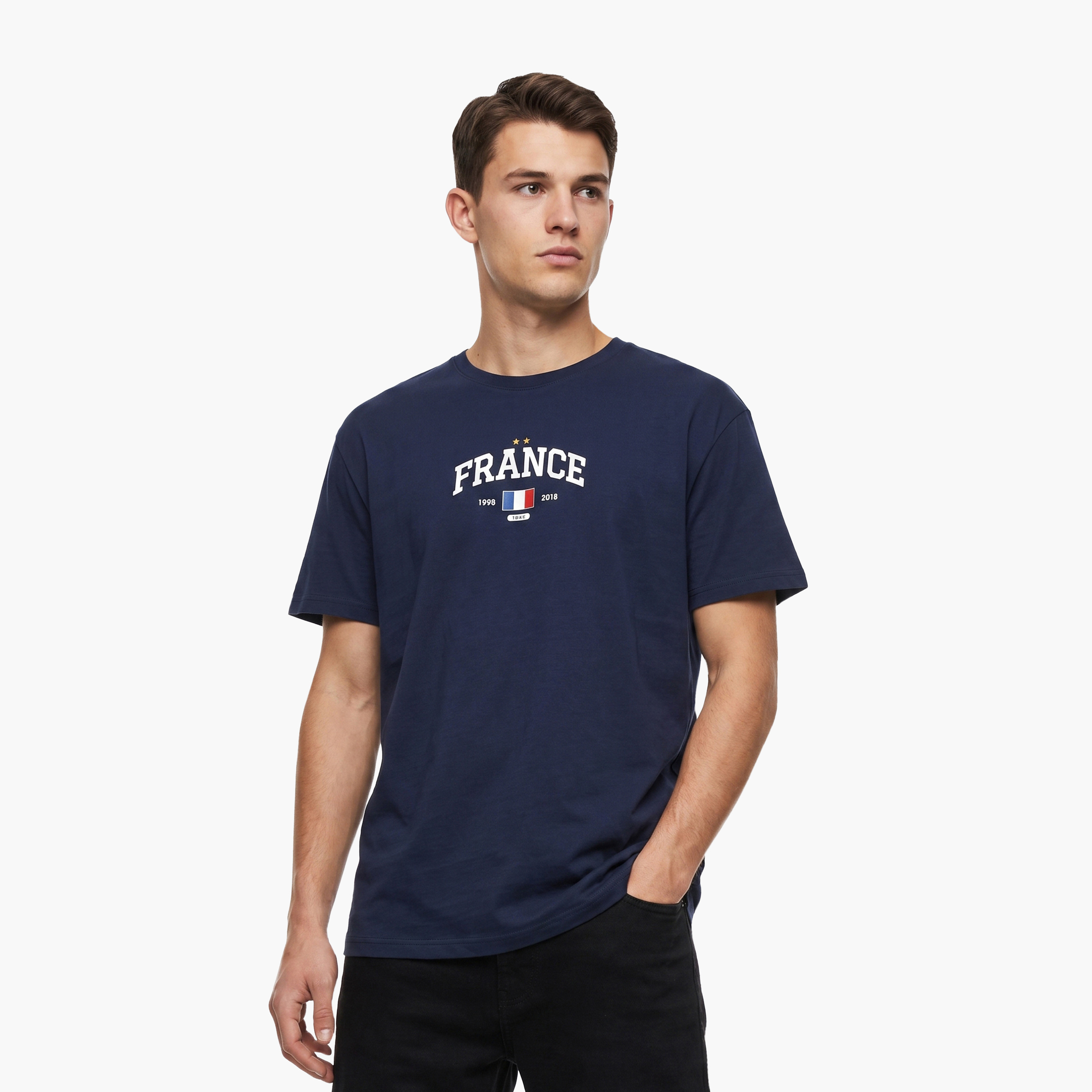 تي شيرت رجالي مطبوع بياقة دائرية وأكمام قصيرة من جاك اند جونز-women-clothing-tshirts-image-1