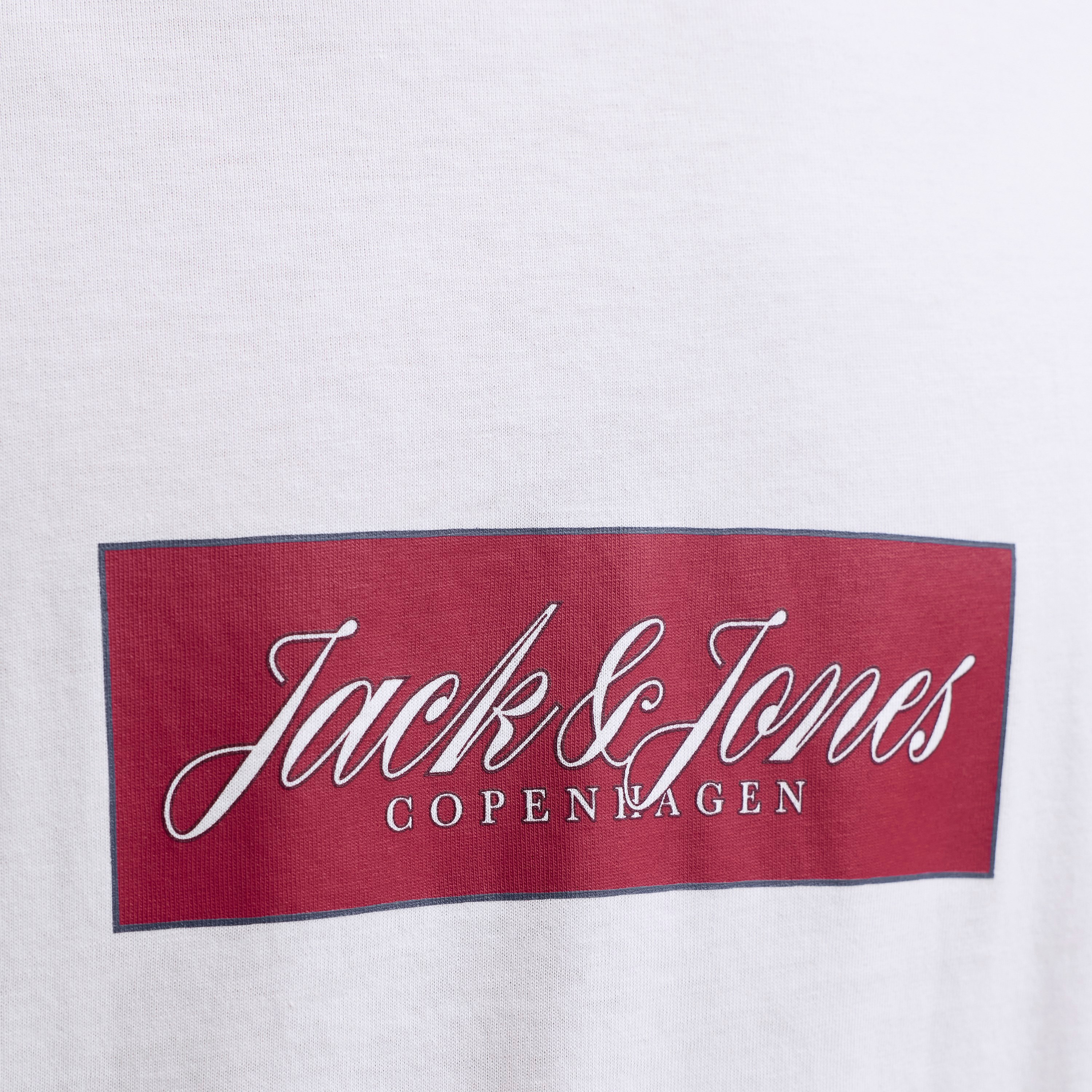 تيشيرت رجالي برقبة مستديرة وأكمام قصيرة بشعار مطبوع من جاك آند جونز-men-clothing-tshirtsandpolos-tshirts-image-6