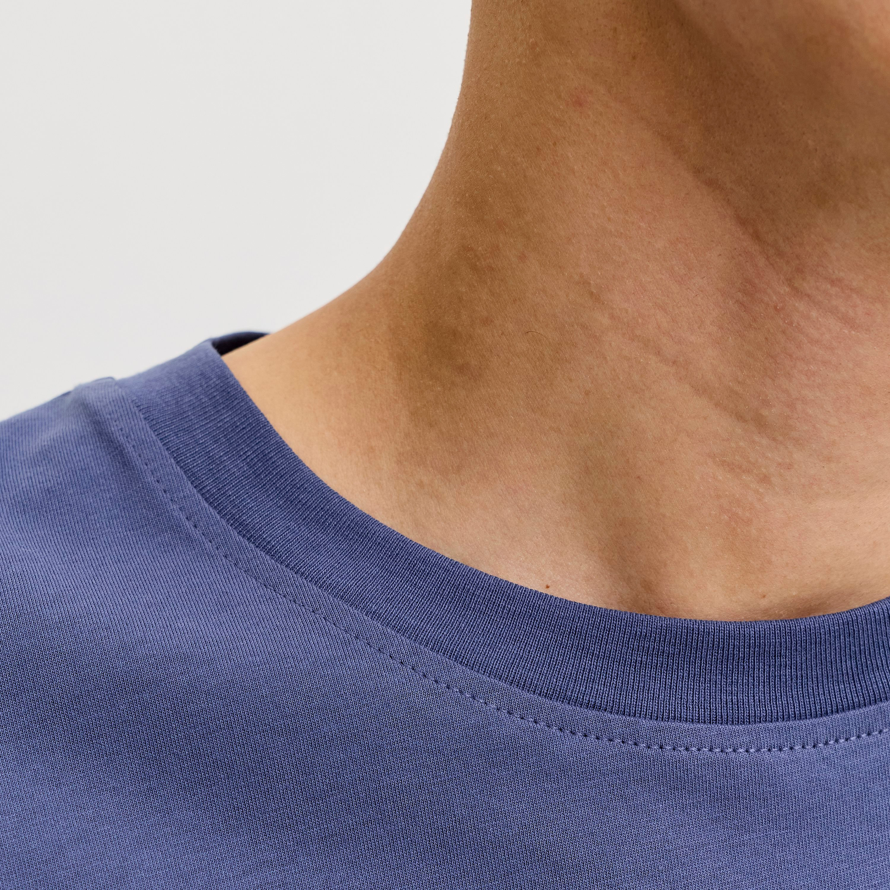 تيشيرت رجالي برقبة مستديرة وأكمام قصيرة بشعار مطبوع من جاك آند جونز-men-clothing-tshirtsandpolos-tshirts-image-5