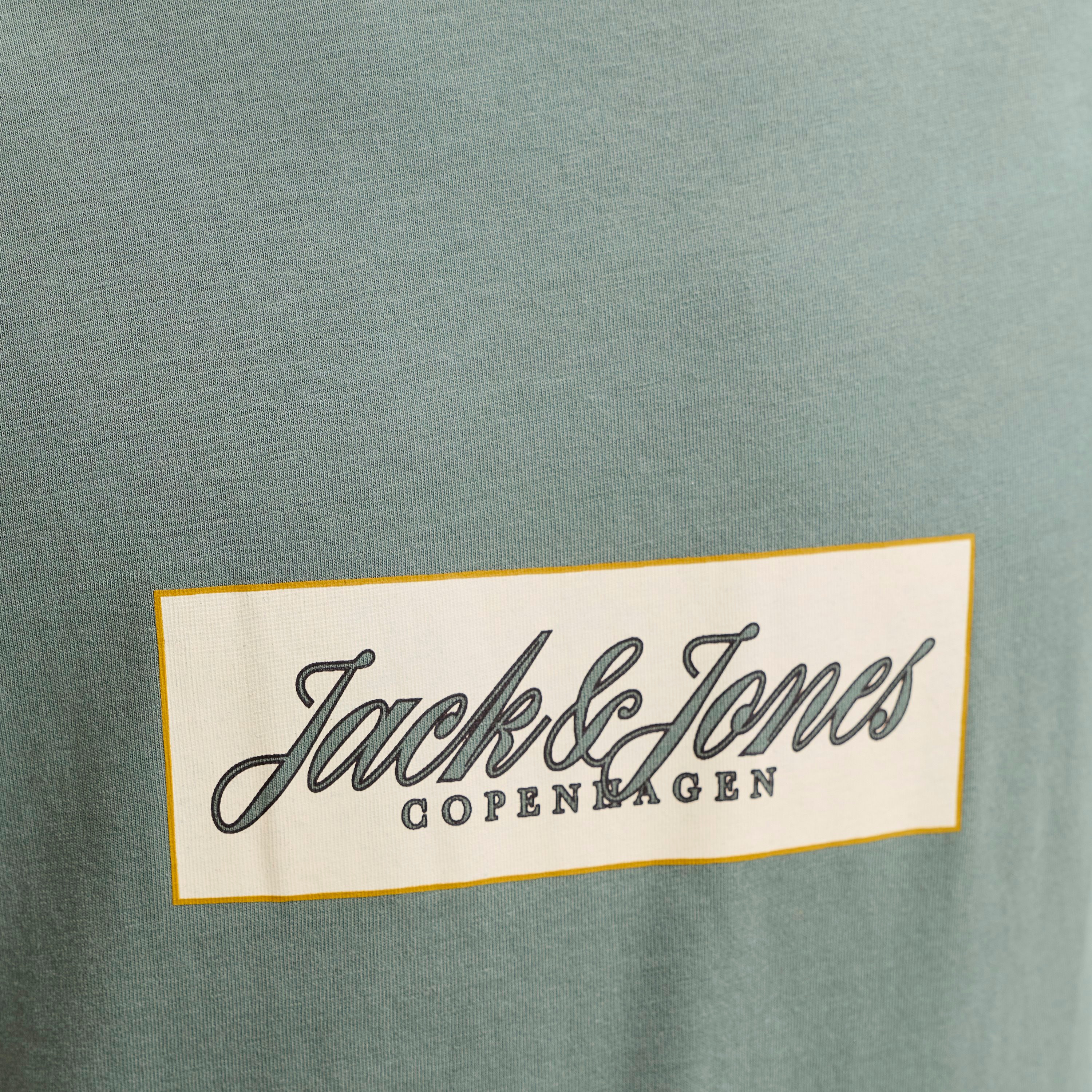 تيشيرت رجالي برقبة مستديرة وأكمام قصيرة بشعار مطبوع من جاك آند جونز-men-clothing-tshirtsandpolos-tshirts-image-14