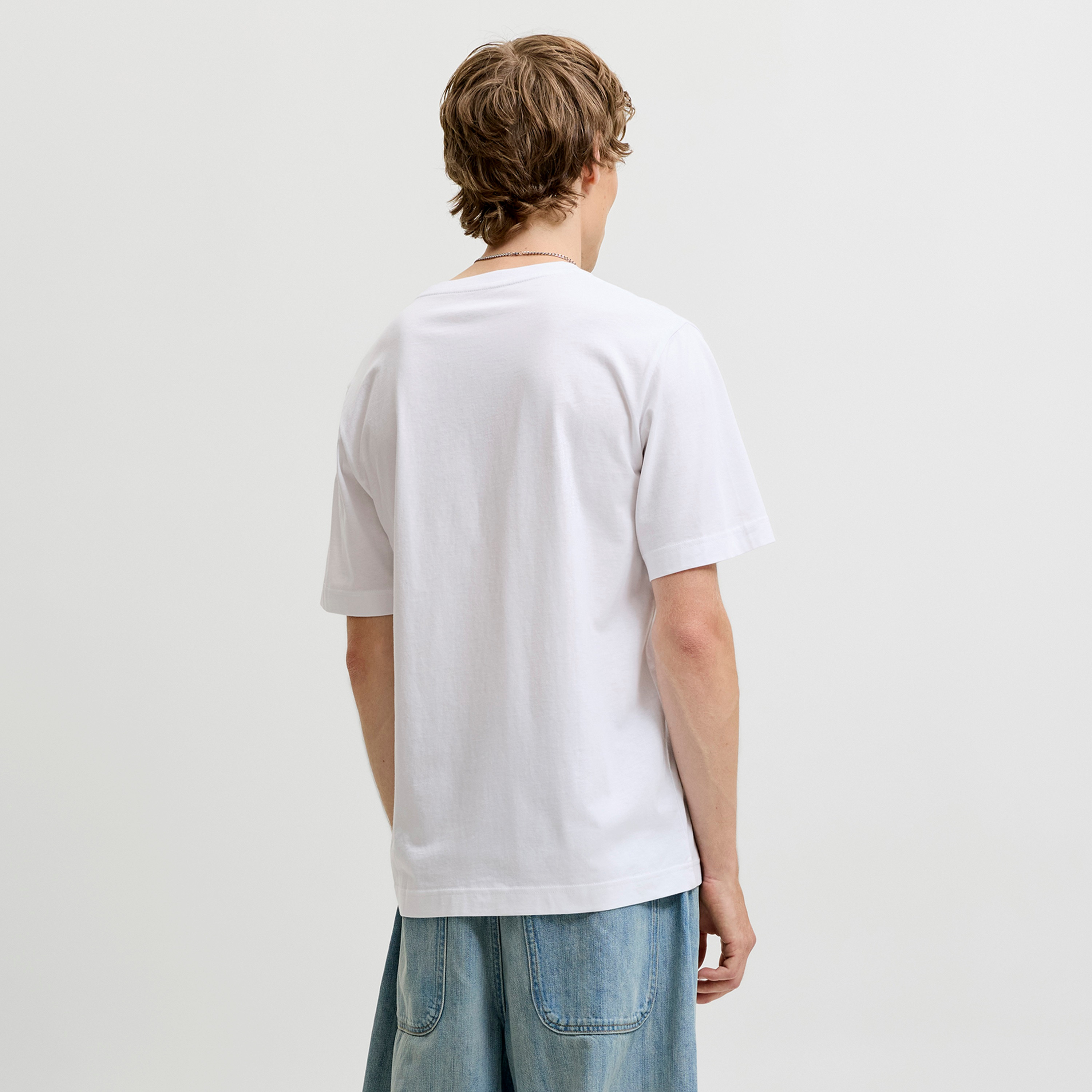 تيشيرت رجالي برقبة مستديرة وأكمام قصيرة بشعار مطبوع من جاك آند جونز-men-clothing-tshirtsandpolos-tshirts-image-30