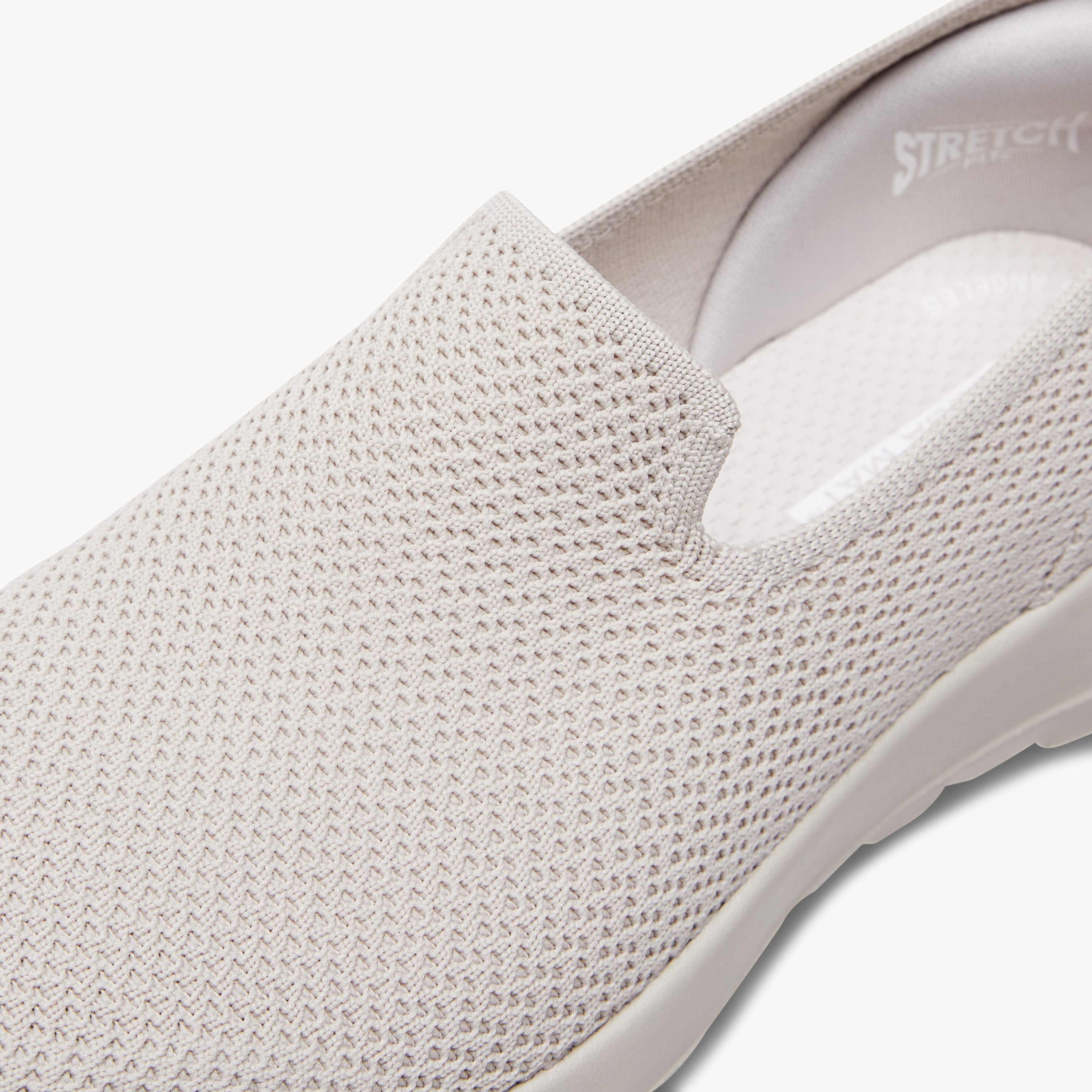 سكيتشرز- حذاء المشي للنساء غو ووك جوي سهل الارتداء 124686 | OE-sports-women-shoes-image-9