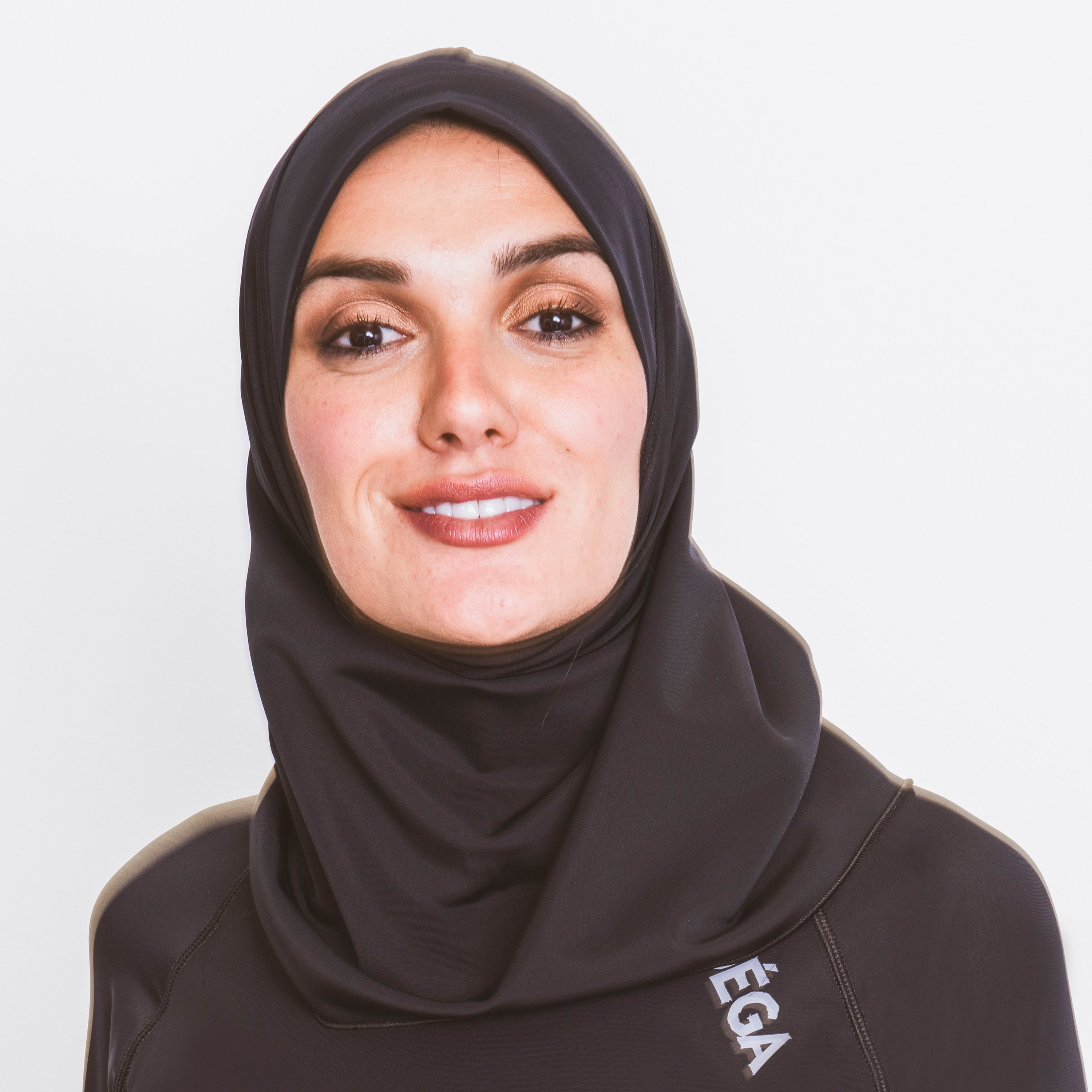  شيلا نسائي من كويغا بلون أسود-women-clothing-swimandbeach-swimcaps-image-1
