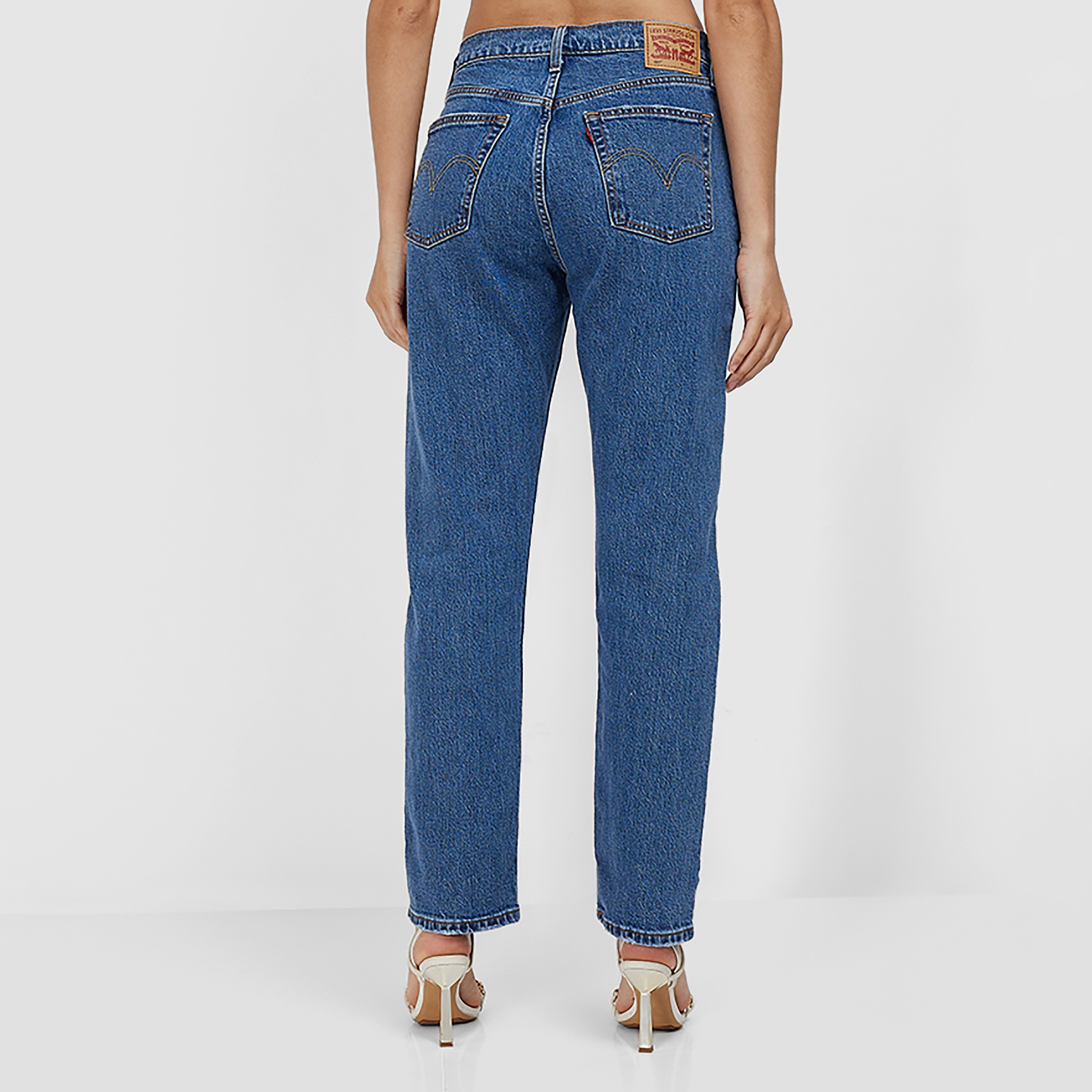 بنطلون جينز نسائي من Levi's 501 بمقاس عادي أزرق 5 جيوب درزة داخلية 30-women-clothing-bottoms-jeans-image-4