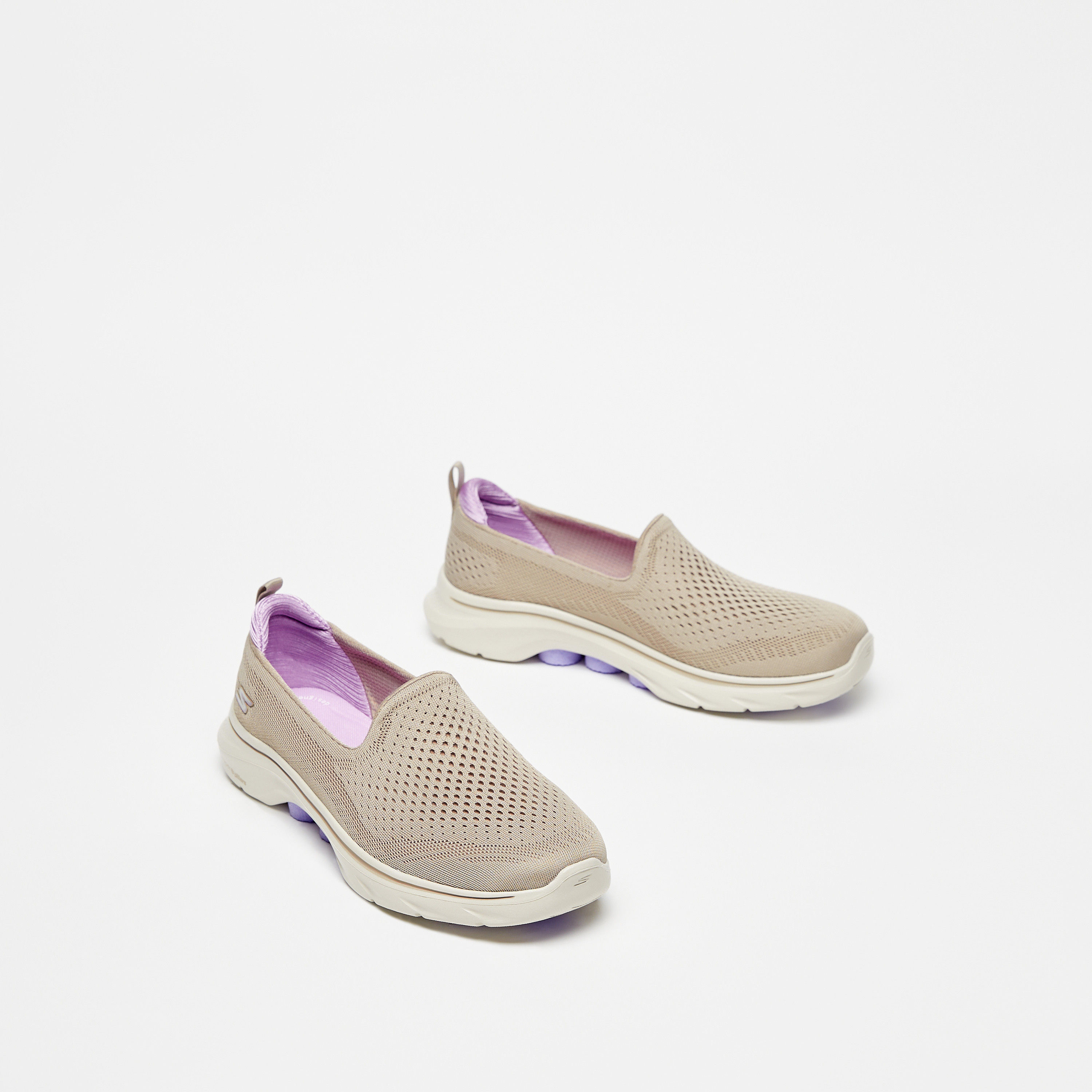 حذاء سكيتشرز ذو جو ووك 7 سليب إنس للنساء 125208 | OE-sports-women-shoes-image-11