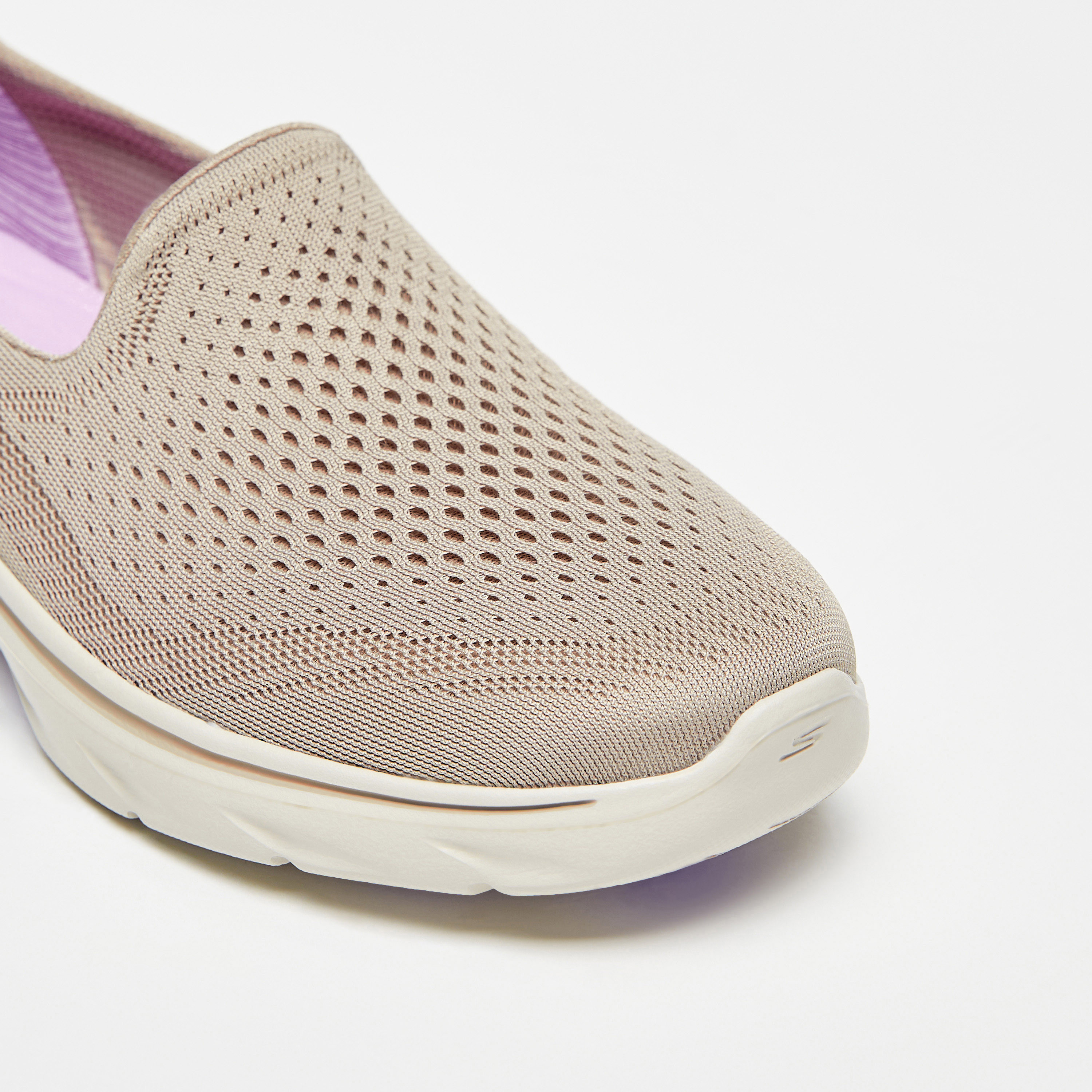 حذاء سكيتشرز ذو جو ووك 7 سليب إنس للنساء 125208 | OE-sports-women-shoes-image-17