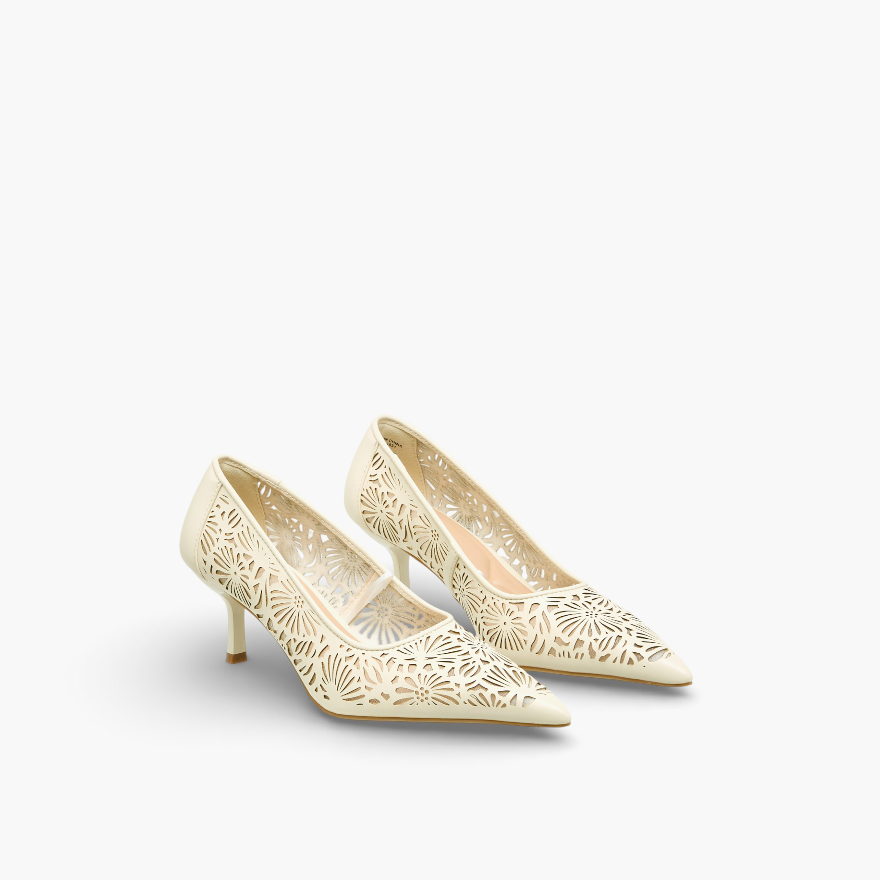 حذاء بومب بتفاصيل مفرغة للنساء من سيليست-women-shoes-sandals-heeled-image-1