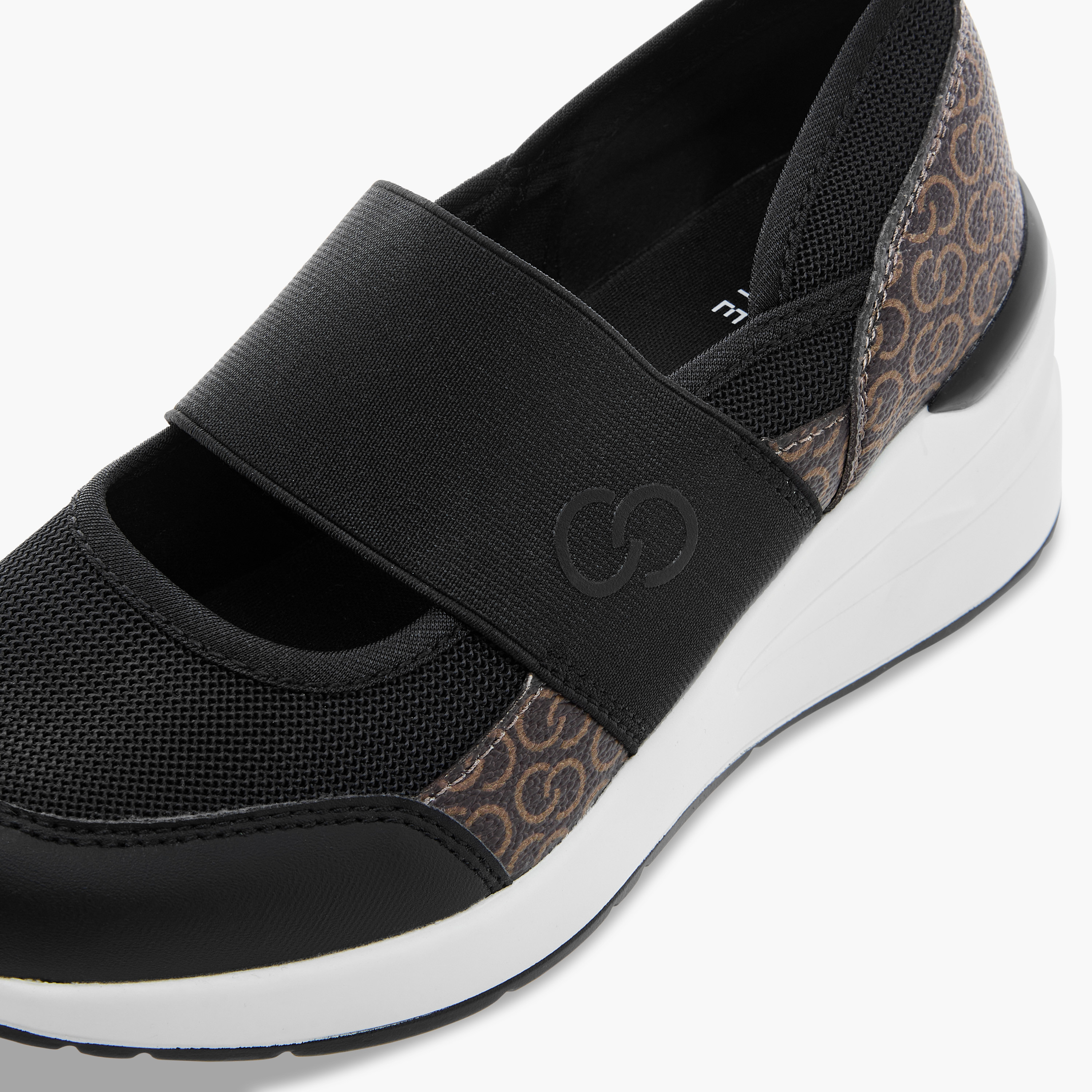 حذاء سنيكرز سهل الارتداء بكعب ويدج وطبعات مونوجرام للنساء من سيليست-women-shoes-sneakers-image-4