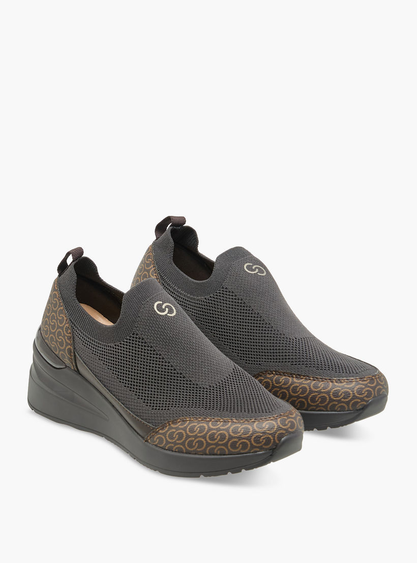 حذاء سنيكرز بطبعات للنساء من سيليست-women-shoes-sneakers-image-1