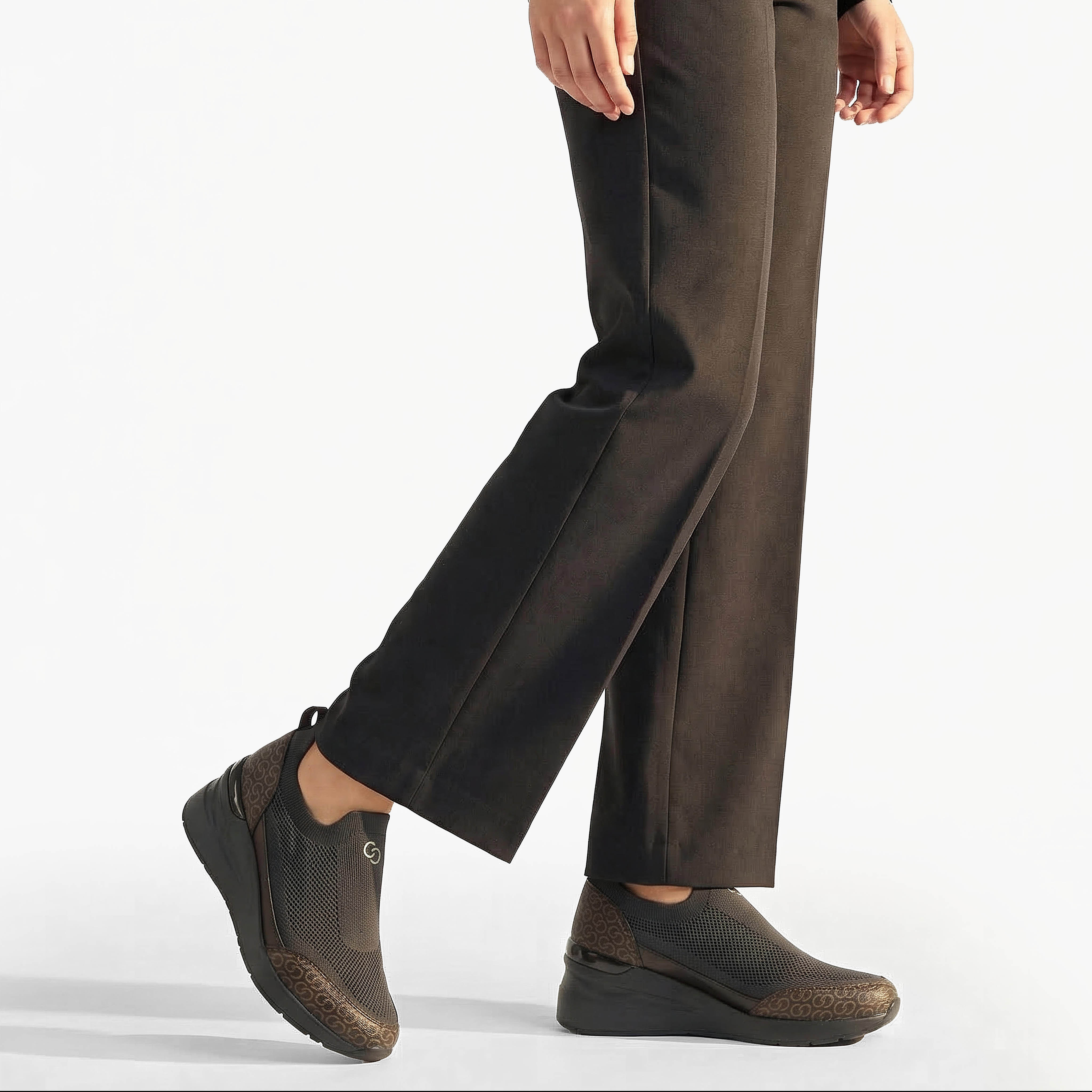 حذاء سنيكرز بطبعات للنساء من سيليست-women-shoes-sneakers-image-2