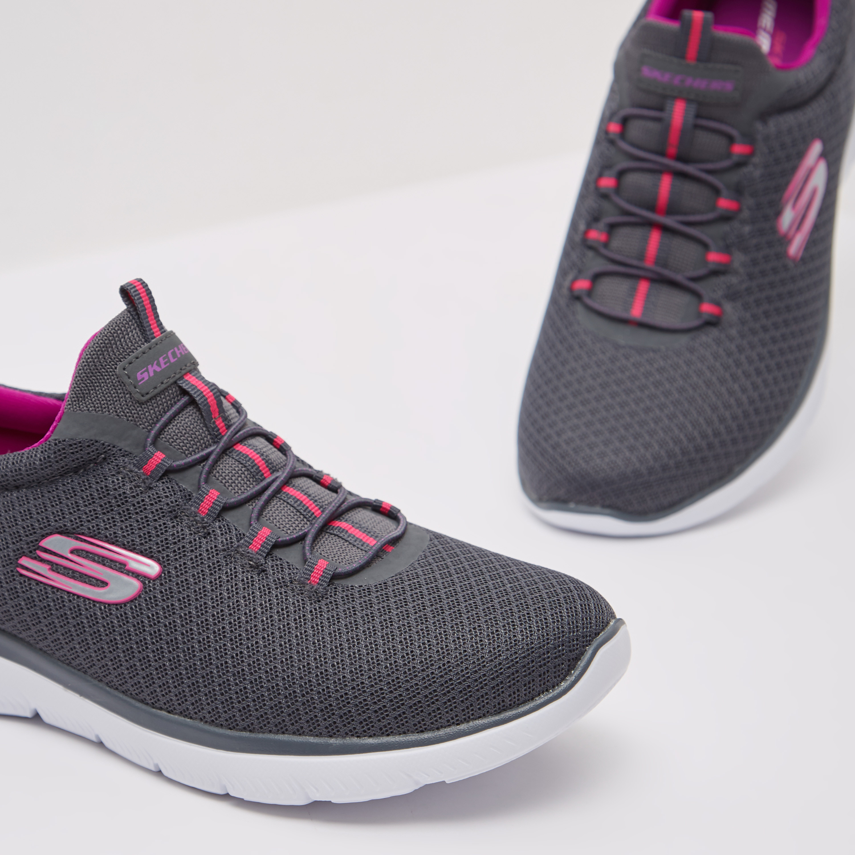 حذاء مشي بارز الملمس للنساء من سكتشرز-women-shoes-sneakers-image-5