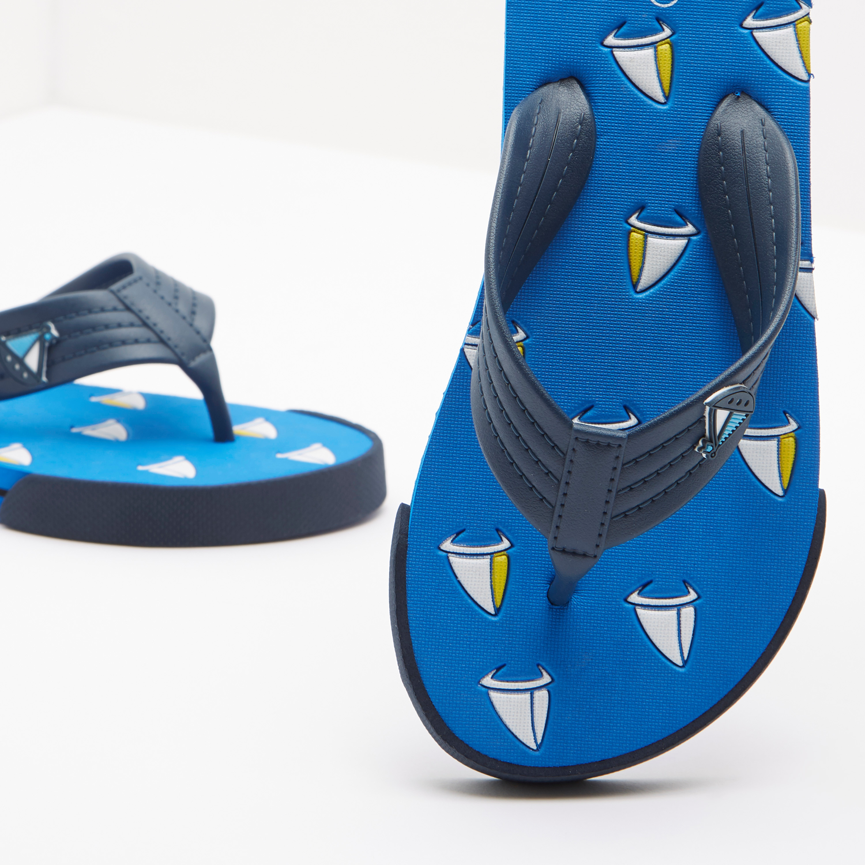 شبشب رفيع سهل الارتداء بطبعات-boys-shoes-flipflopsandslides-image-4