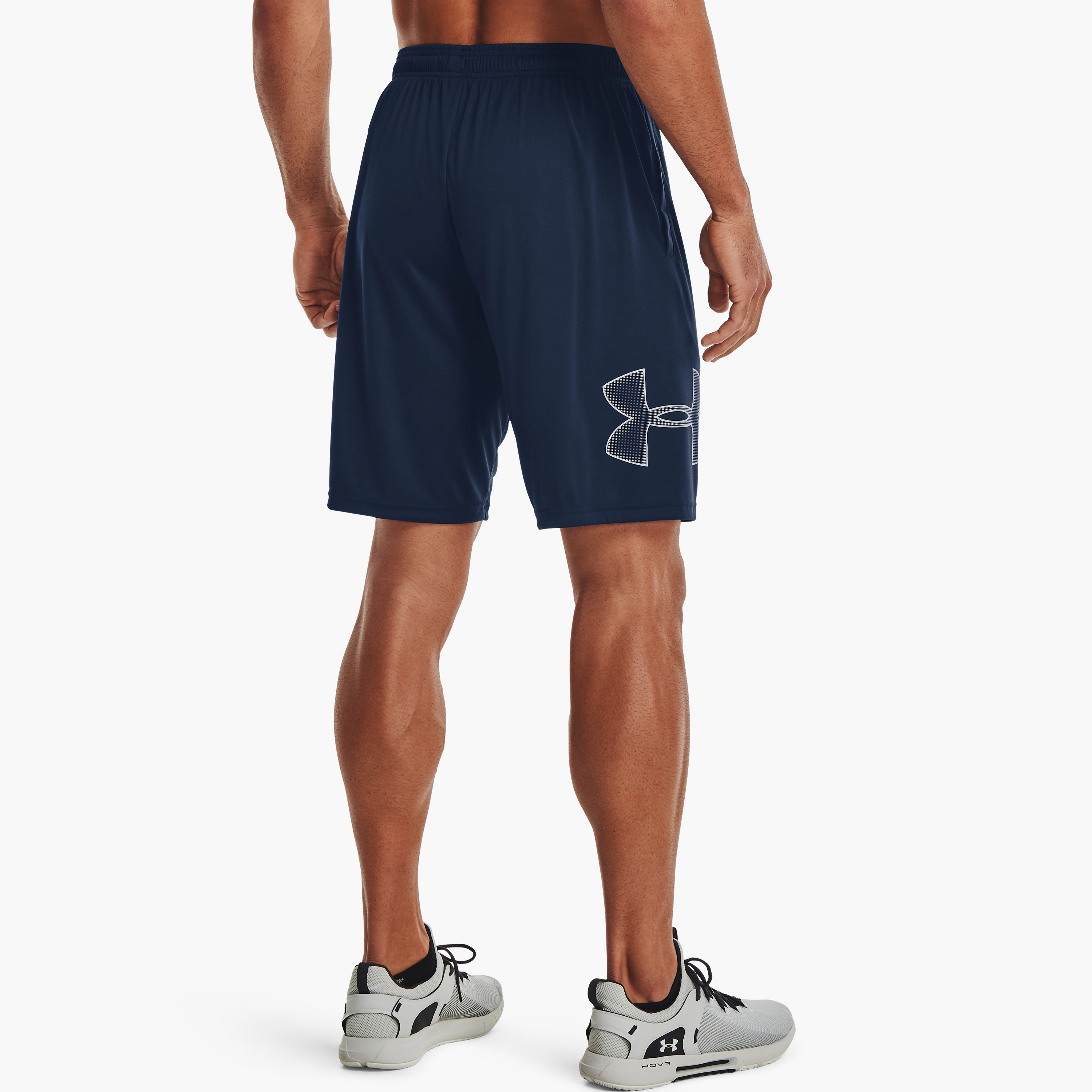 شورت متوسط الارتفاع بشعار الماركة من اندر ارمر تك | 1306443-men-clothing-bottoms-shorts-image-16