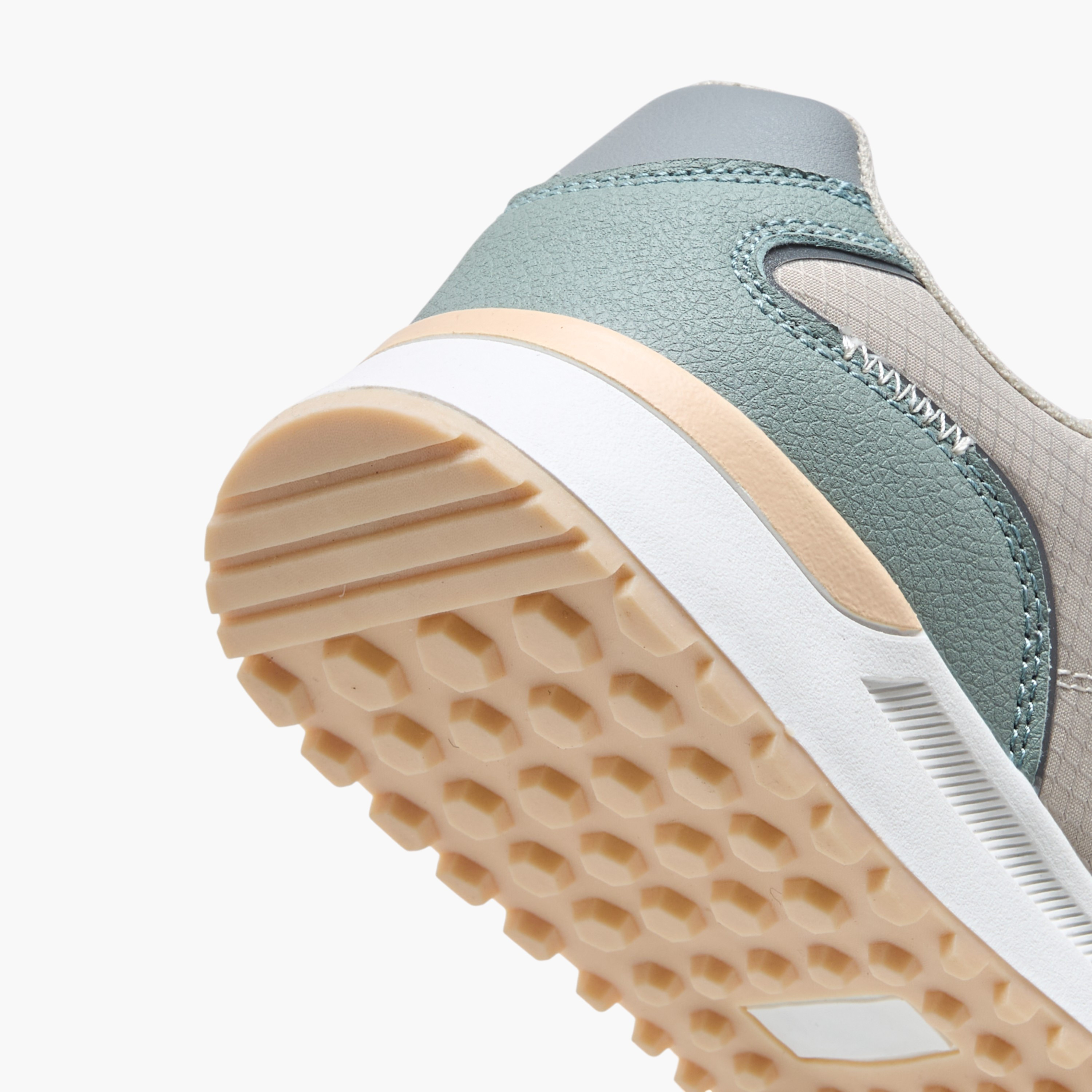 حذاء سنيكرز فلاي نيت بارز الملمس برباط إغلاق من ميسي-women-shoes-sneakers-image-10
