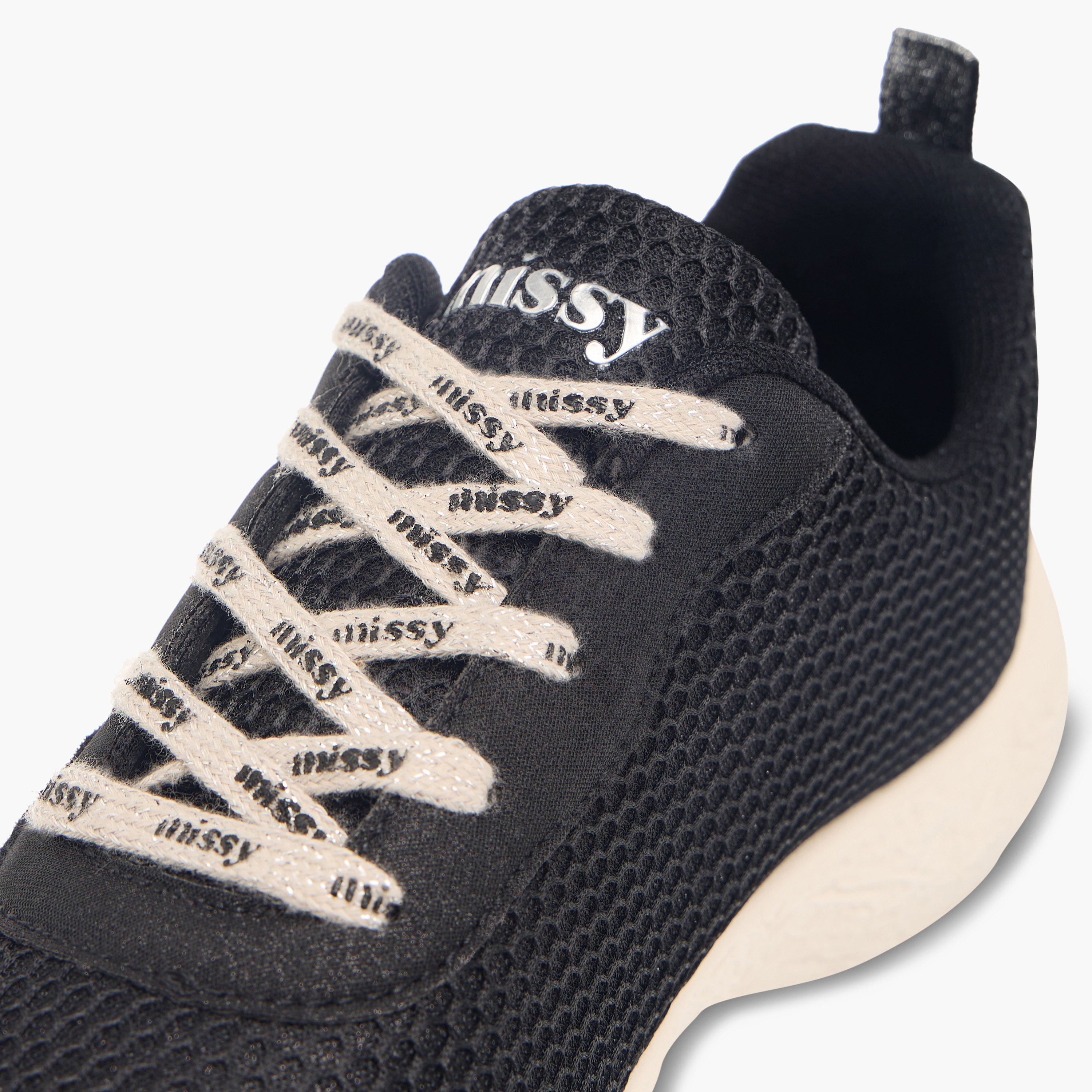 حذاء سنيكرز بارز الملمس بطبعات ورباط إغلاق من ميسي-women-shoes-sneakers-image-4