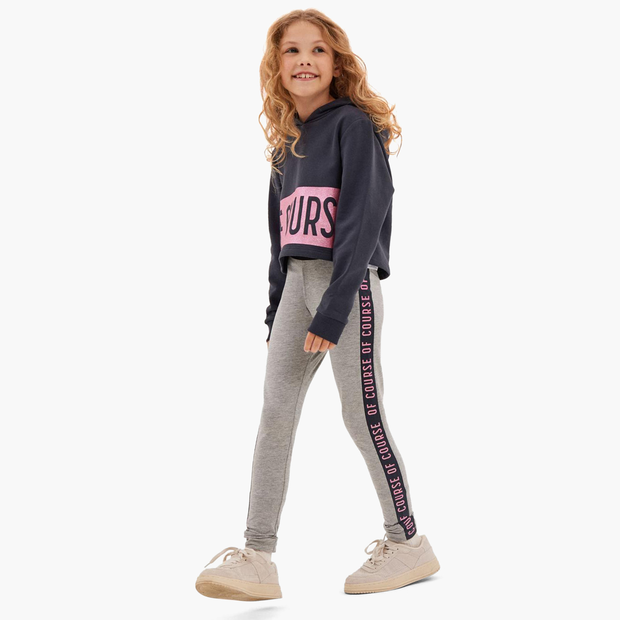 هودي بأكمام طويلة وطبعات تايبوجرافيك من نيم إت-girls-clothing-winterwear-sweatshirts-image-2