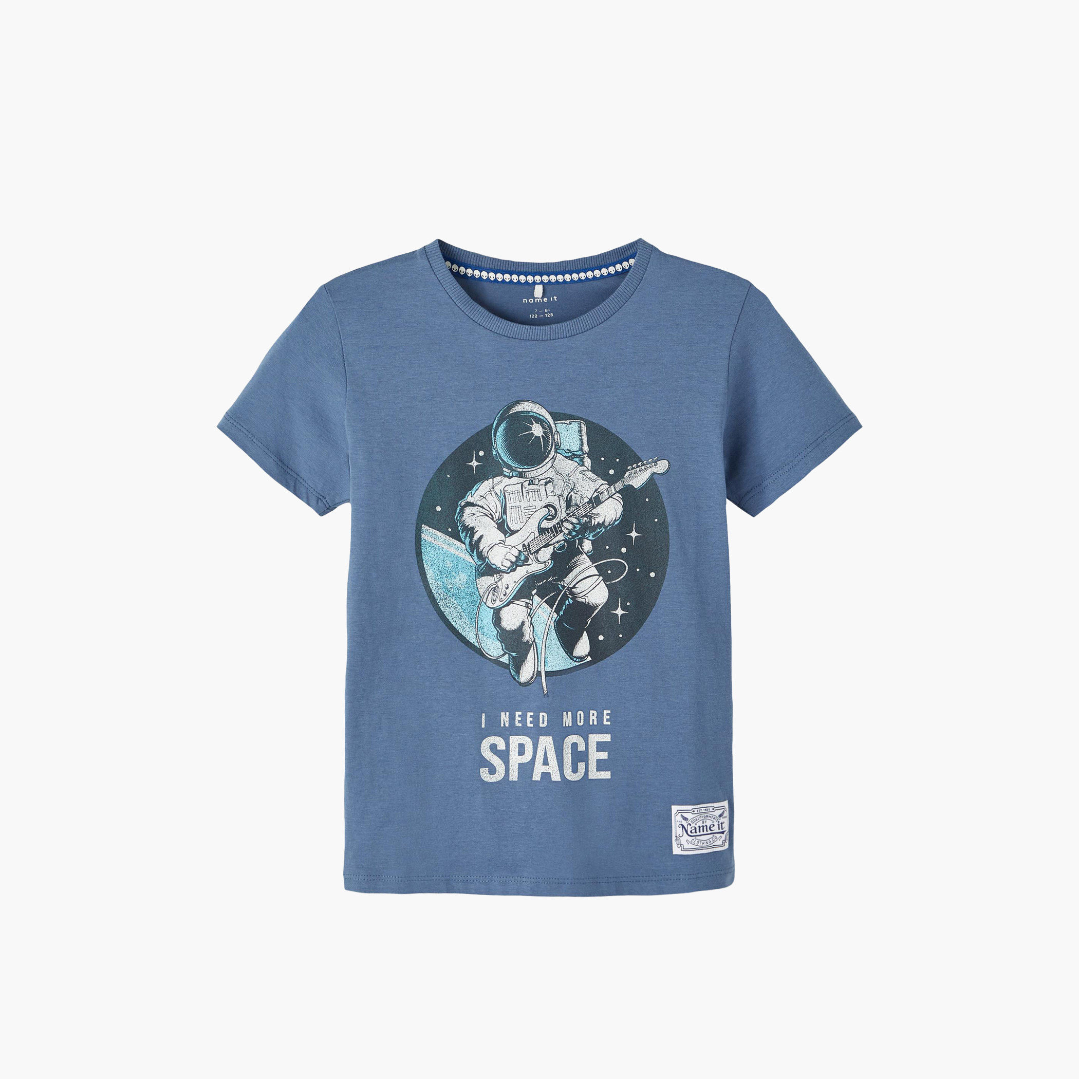 تيشيرت بياقة ضيقة وأكمام قصيرة وطبعات رائد فضاء من نيم أت-boys-clothing-tshirtsandpolos-image-1
