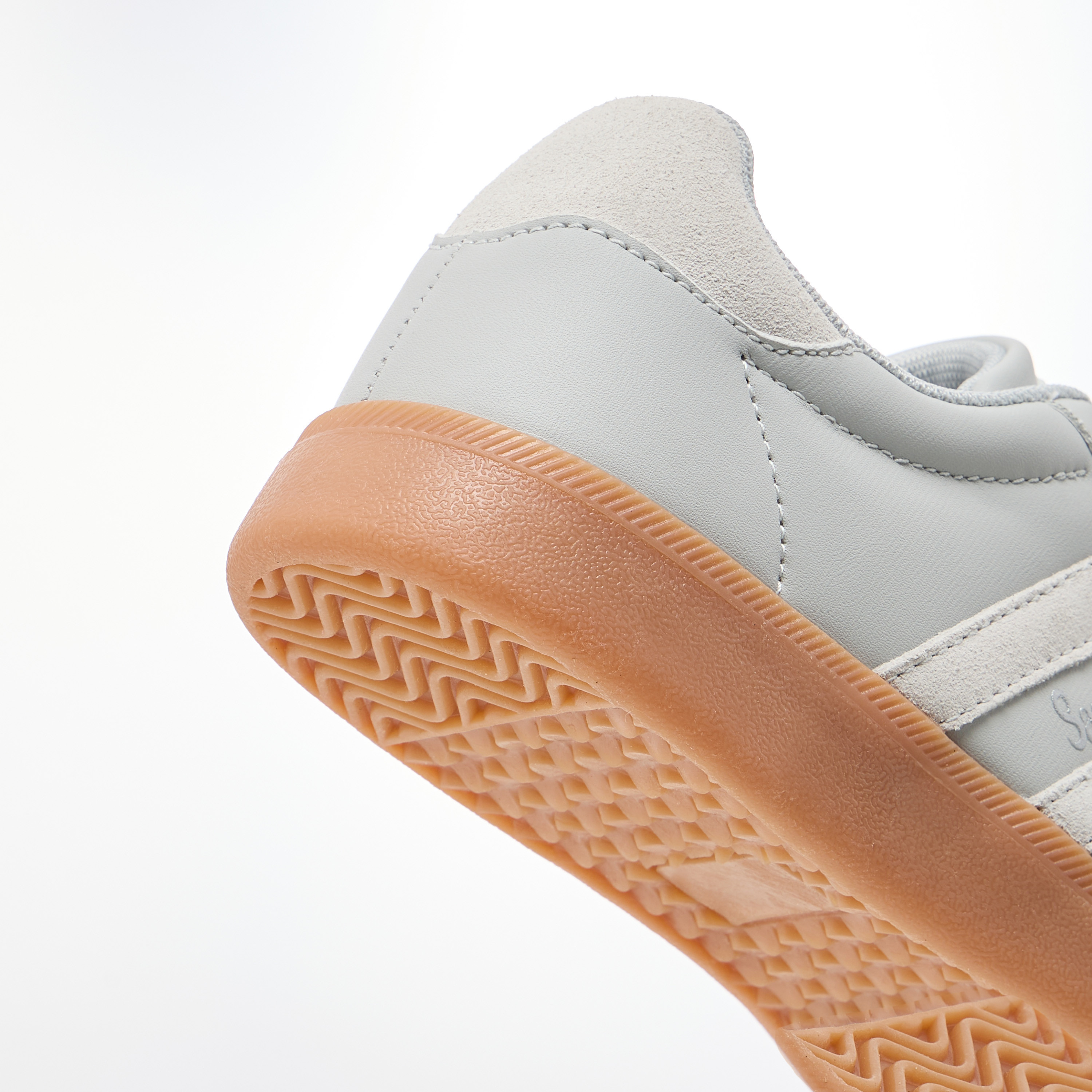 حذاء سنيكرز طول الكاحل برباط إغلاق للنساء من سامبا-women-shoes-sneakers-image-15