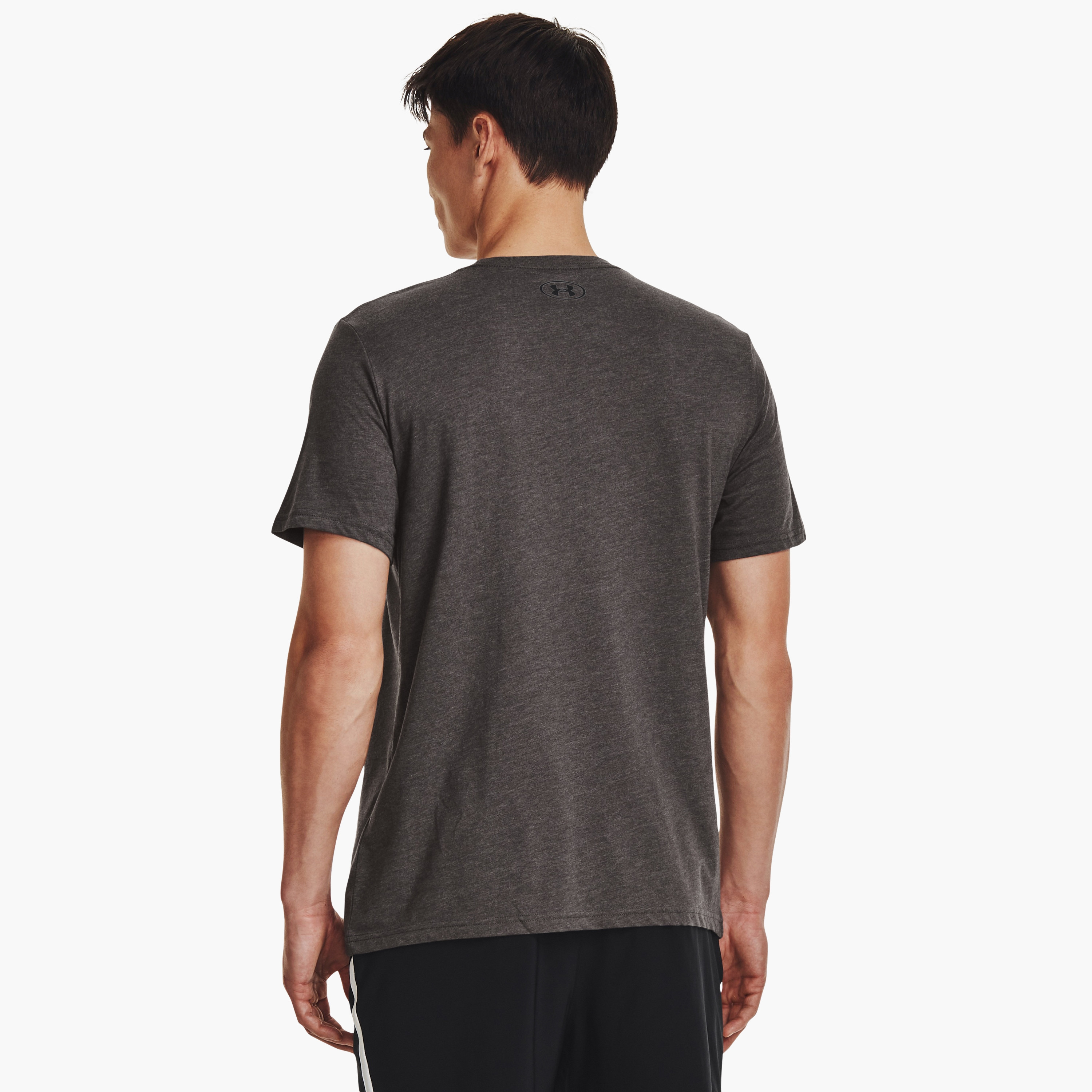 تي شيرت بأكمام قصيرة ورقبة دائرية ومطبوعة بماركة مؤسسة اندر ارمور جي ال | 1326849-men-clothing-sportswearandactivewear-tshirtsandpolos-image-8