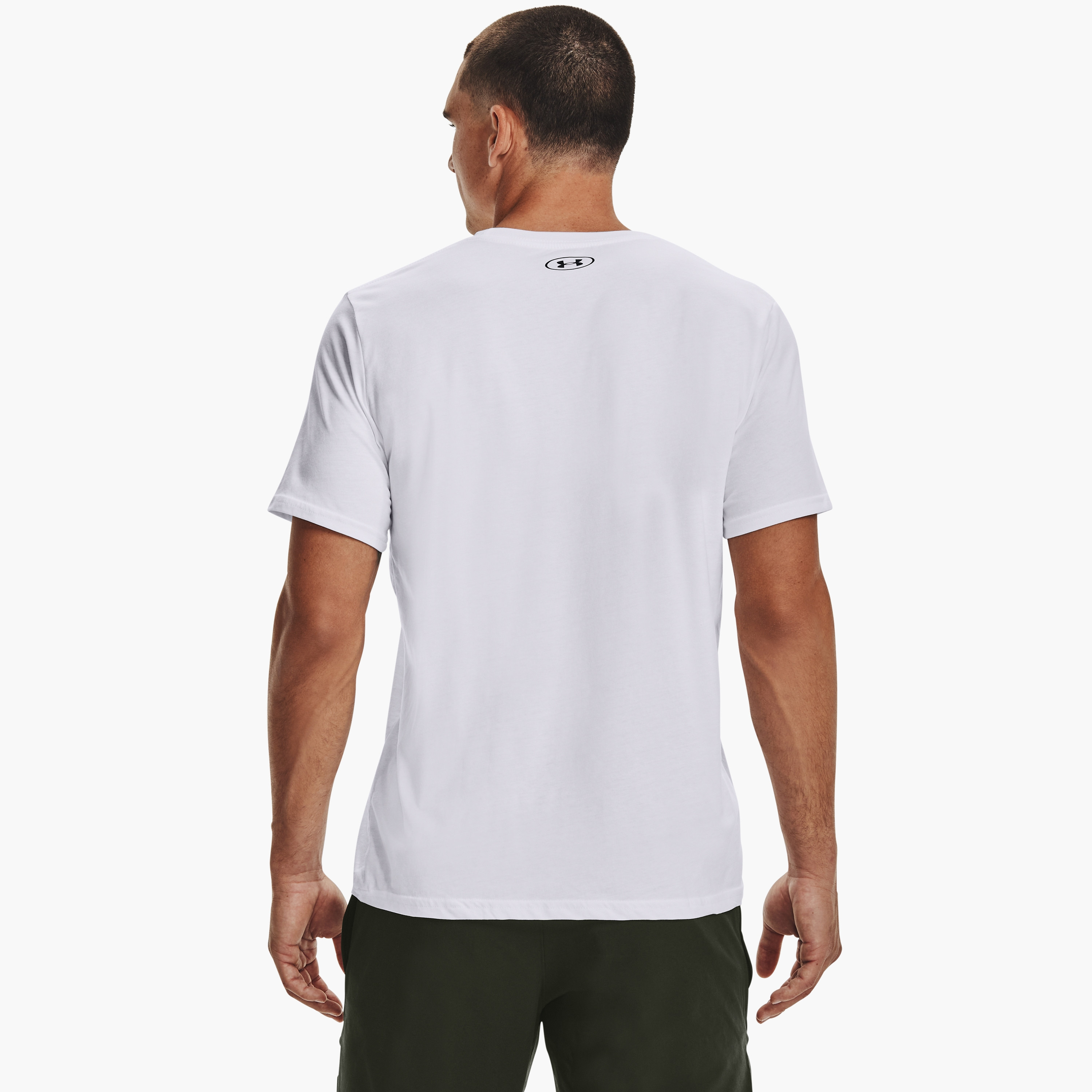 تي شيرت بأكمام قصيرة ورقبة دائرية ومطبوعة بماركة مؤسسة اندر ارمور جي ال | 1326849-men-clothing-sportswearandactivewear-tshirtsandpolos-image-16