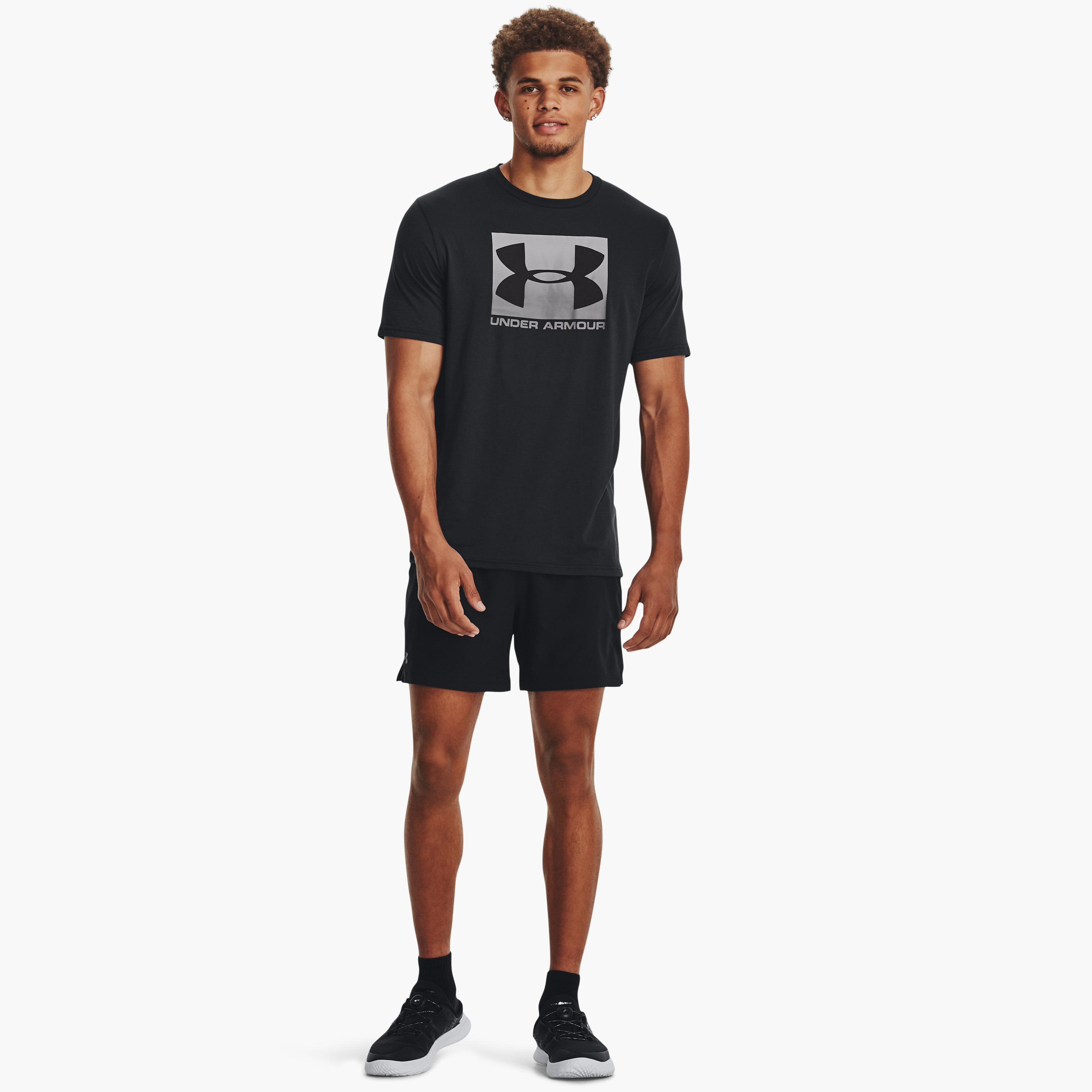 تي شيرت بياقة مستديرة وأكمام قصيرة مطبوعة من اندر ارمور سبورت ستايل | 1329581-men-clothing-sportswearandactivewear-tshirtsandpolos-image-2