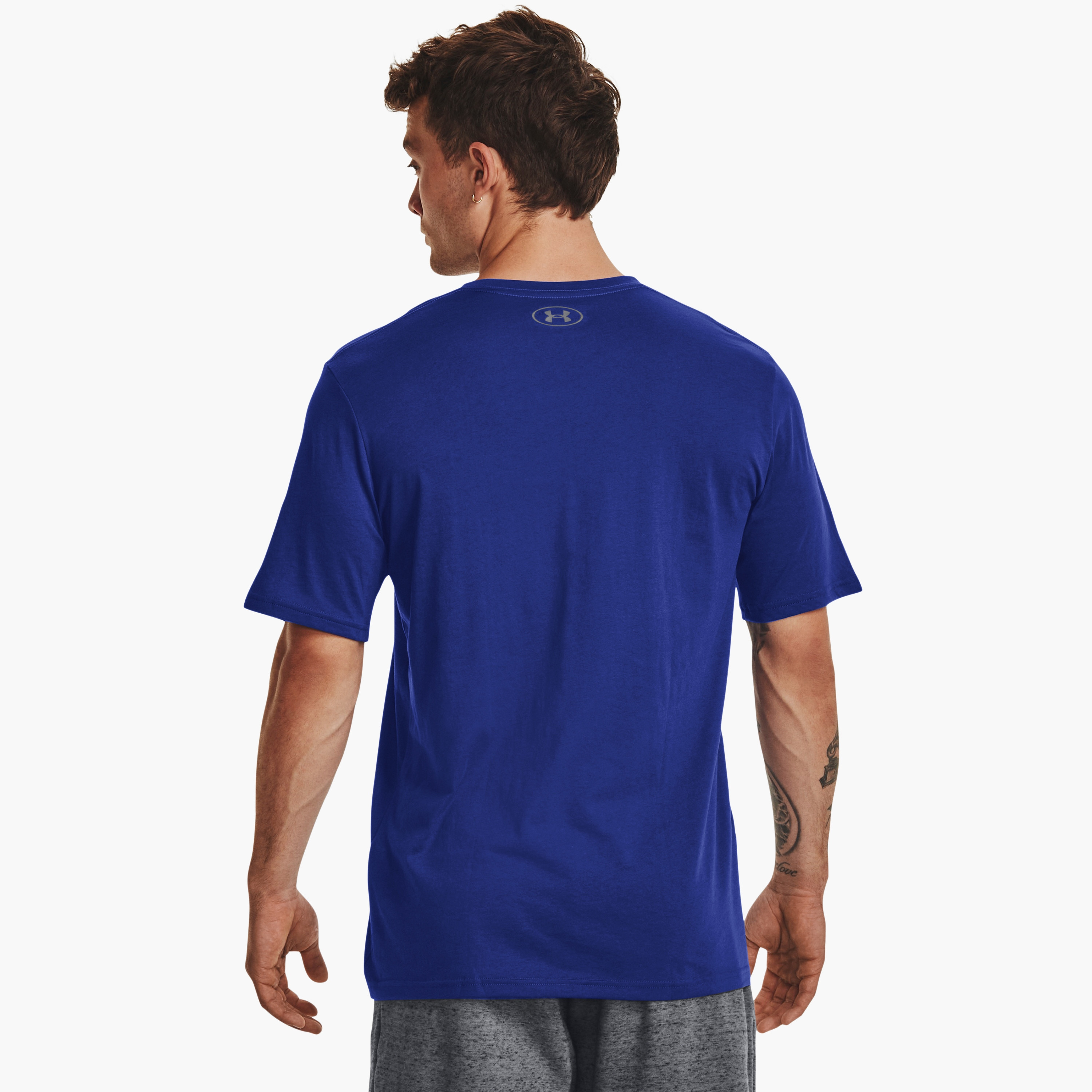 تي شيرت بياقة مستديرة وأكمام قصيرة مطبوعة من اندر ارمور سبورت ستايل | 1329581-men-clothing-sportswearandactivewear-tshirtsandpolos-image-12