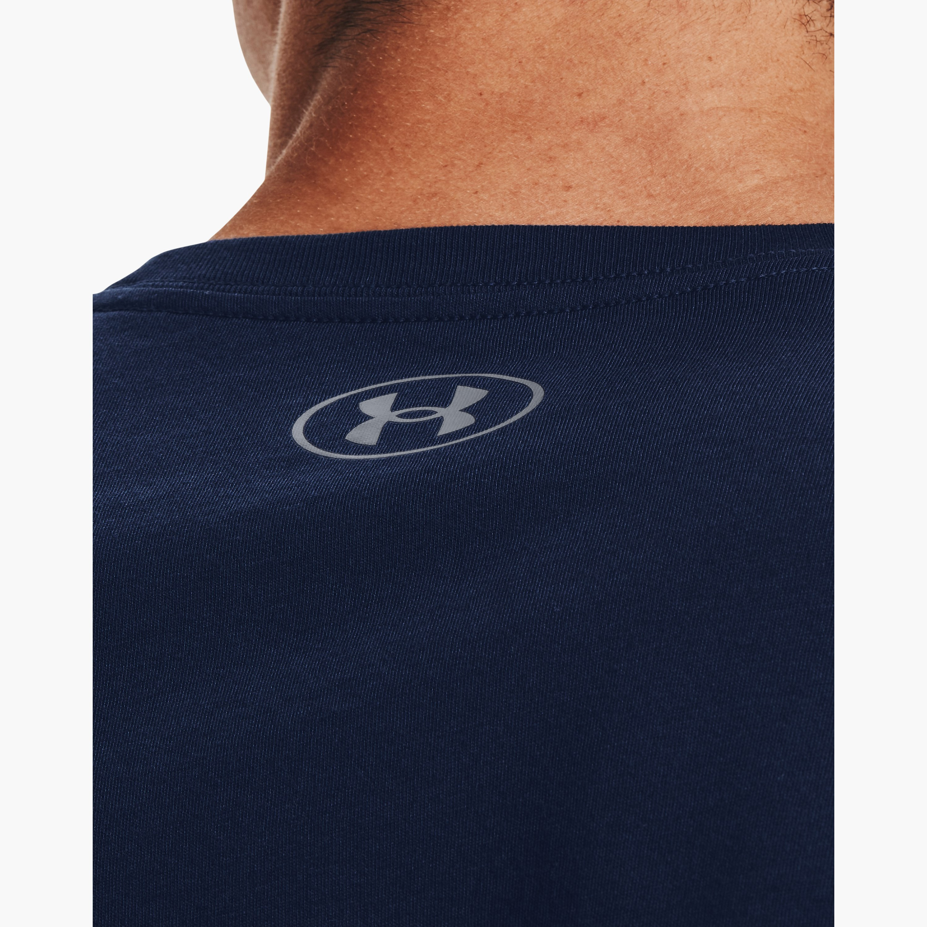 تي شيرت بياقة مستديرة وأكمام قصيرة مطبوعة من اندر ارمور سبورت ستايل | 1329581-men-clothing-sportswearandactivewear-tshirtsandpolos-image-15