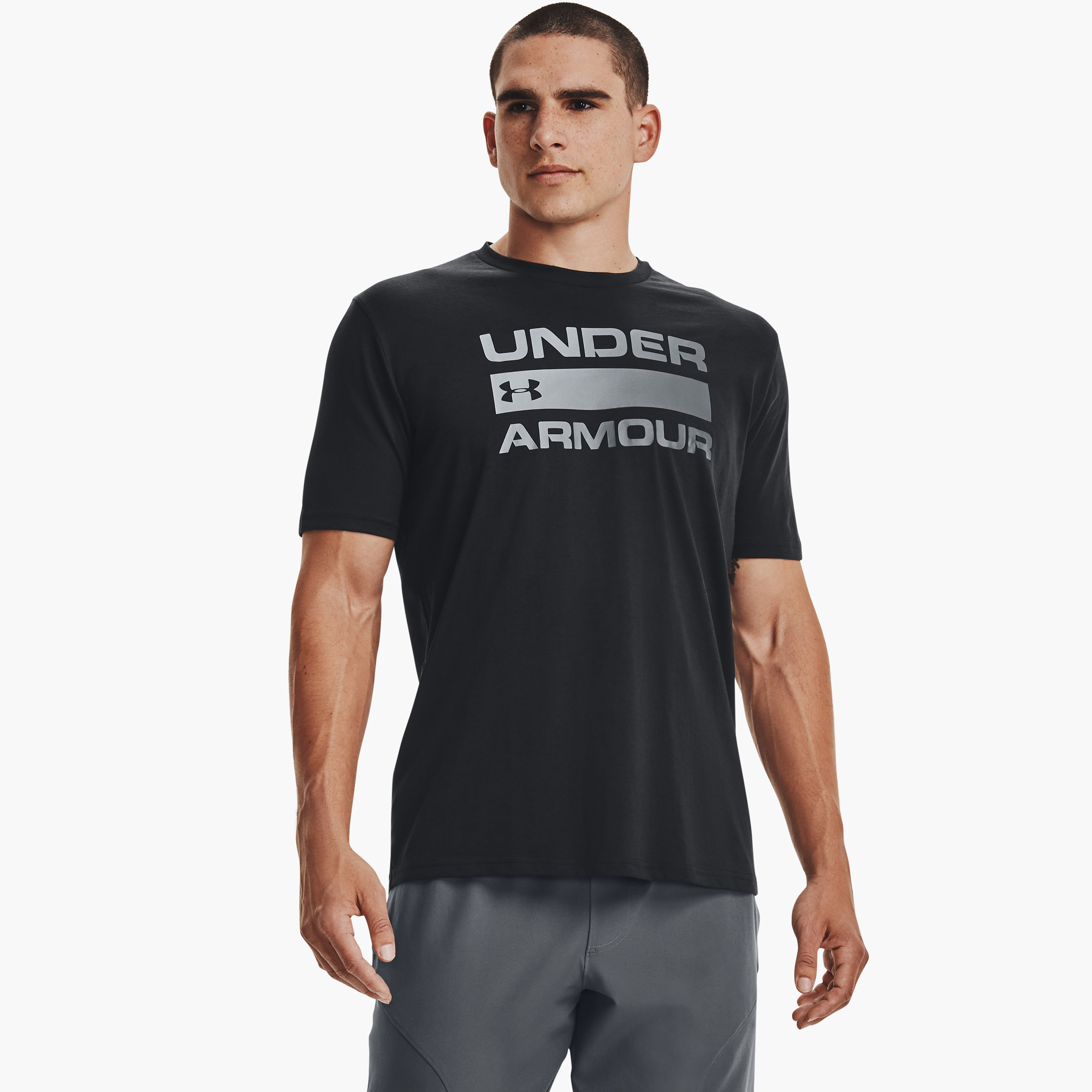 تي شيرت بأكمام قصيرة وياقة دائرية وطبعة فريق من اندر ارمر | 1329582-men-clothing-sportswearandactivewear-tshirtsandpolos-image-1